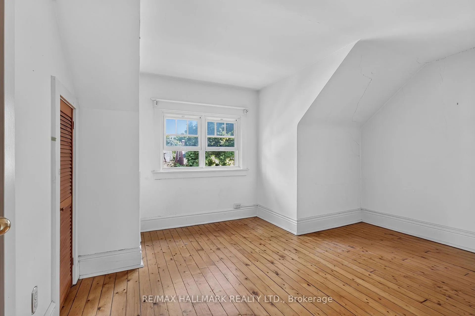 Photo 26 of 41 Dixon Avenue, Toronto, The Beaches — HOMEH