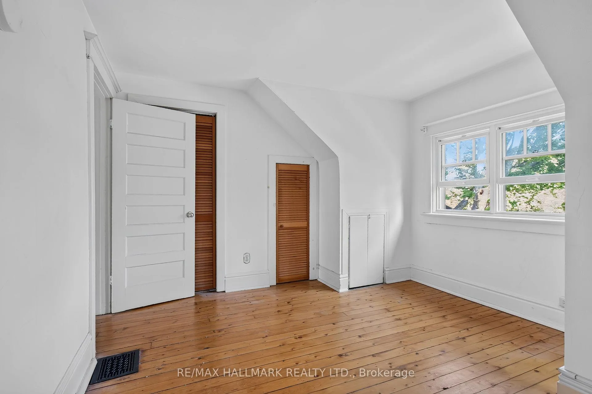 Photo 27 of 41 Dixon Avenue, Toronto, The Beaches — HOMEH