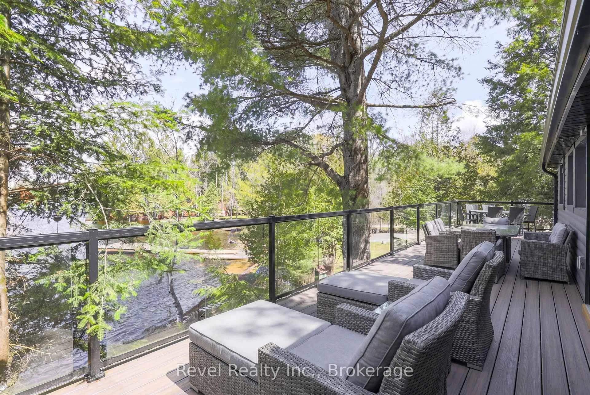 Photo of 1129 Lakeshore Road