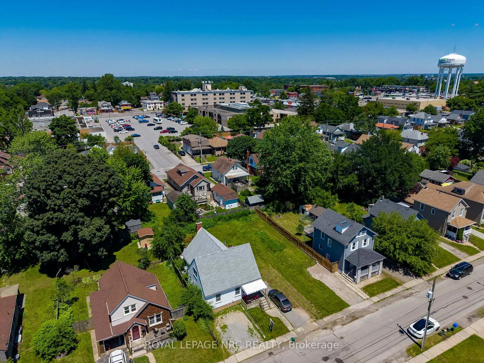 Photo 3 of 6423 Barker Street, Niagara Falls, Dorchester — HOMEH