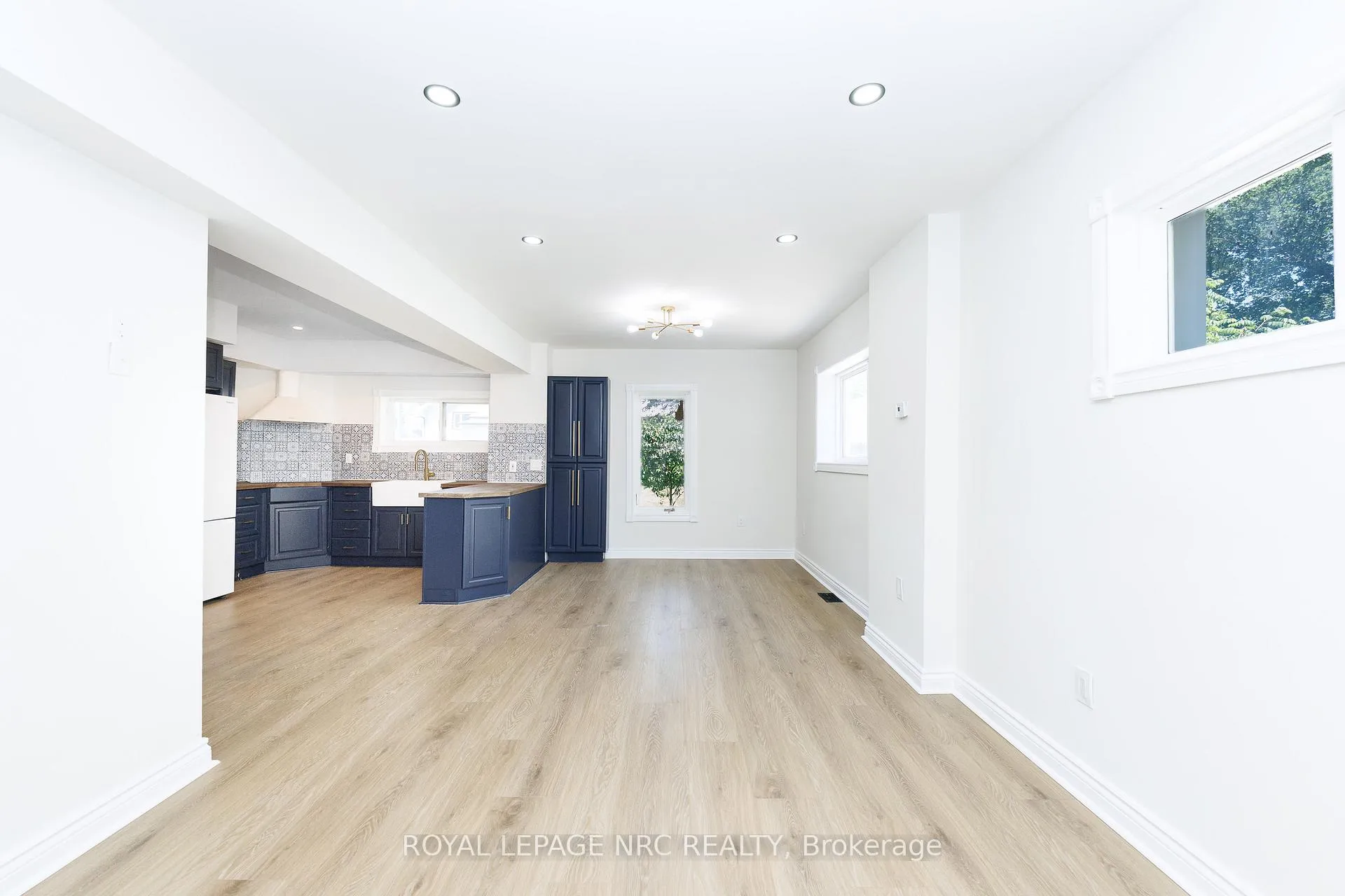 Photo 6 of 6423 Barker Street, Niagara Falls, Dorchester — HOMEH