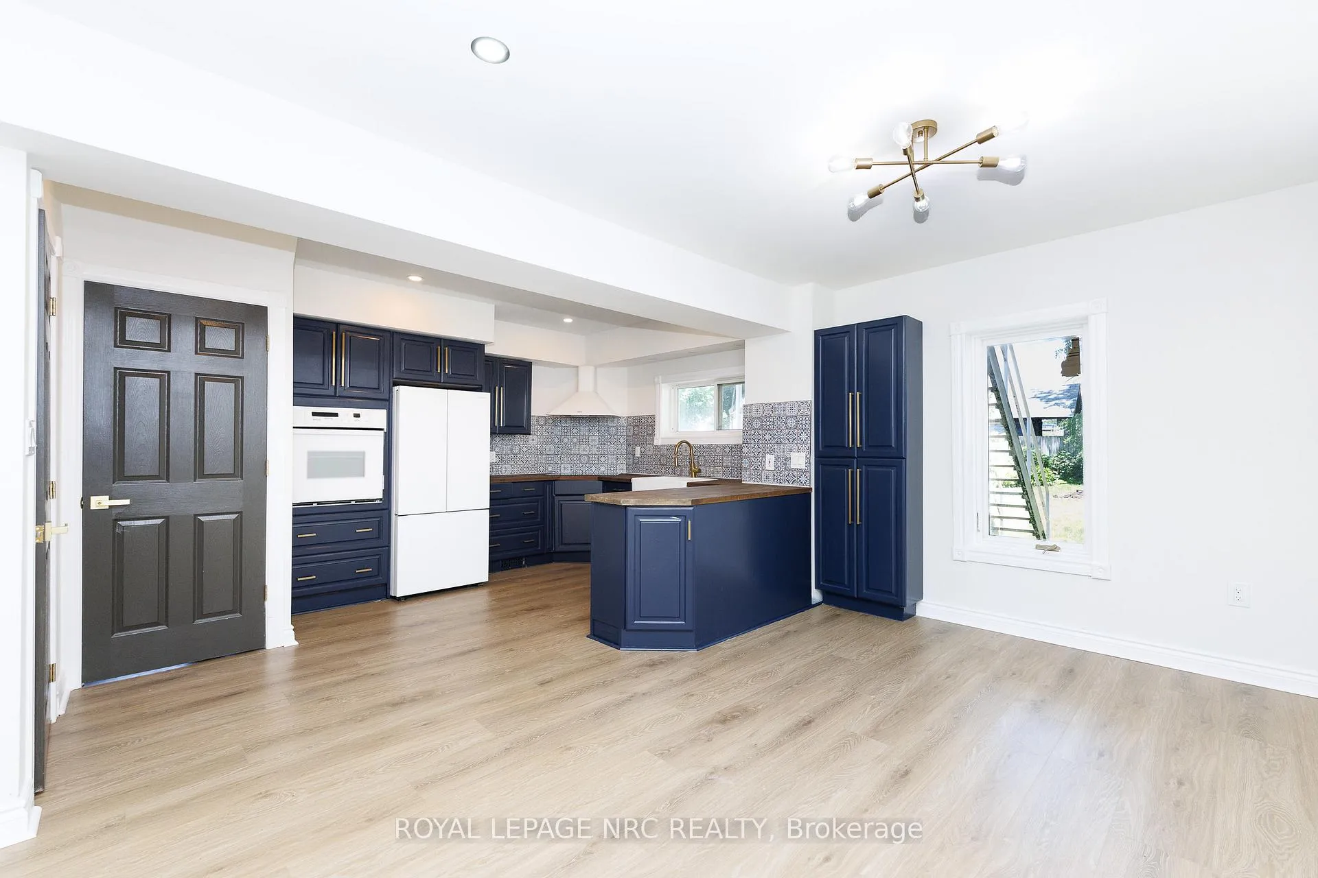 Photo 9 of 6423 Barker Street, Niagara Falls, Dorchester — HOMEH