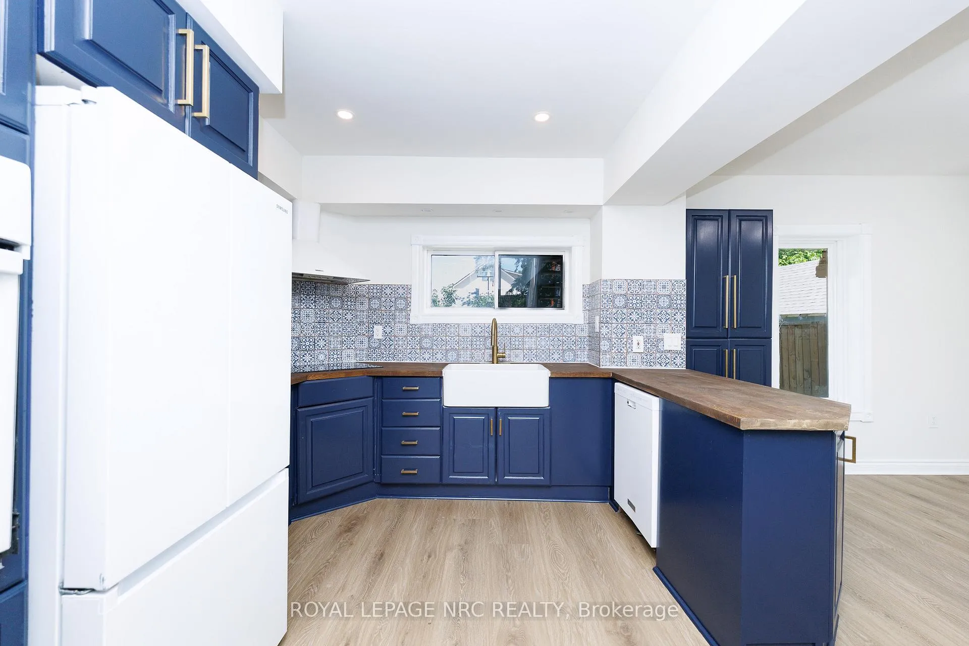 Photo 11 of 6423 Barker Street, Niagara Falls, Dorchester — HOMEH