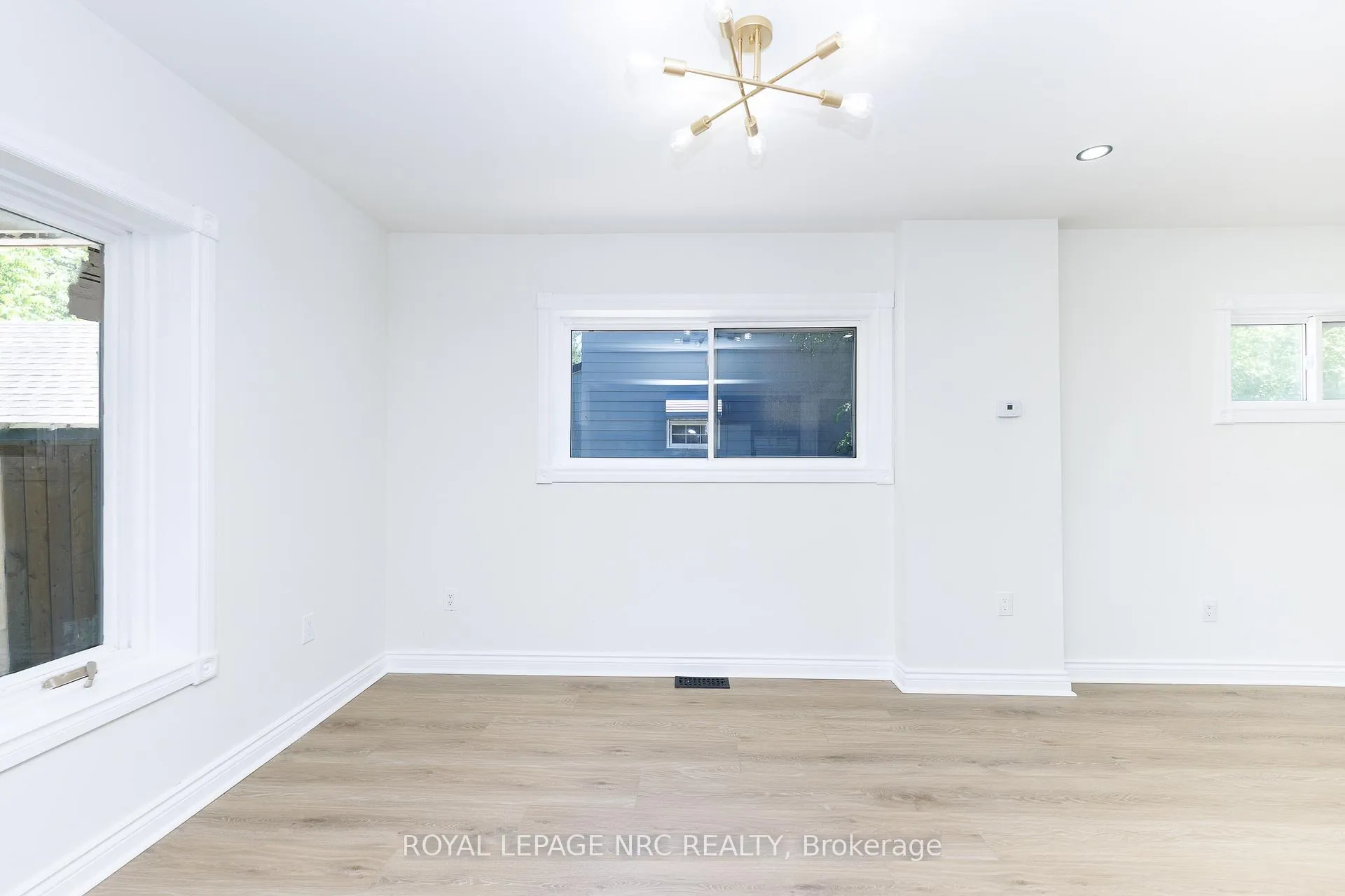 Photo 12 of 6423 Barker Street, Niagara Falls, Dorchester — HOMEH