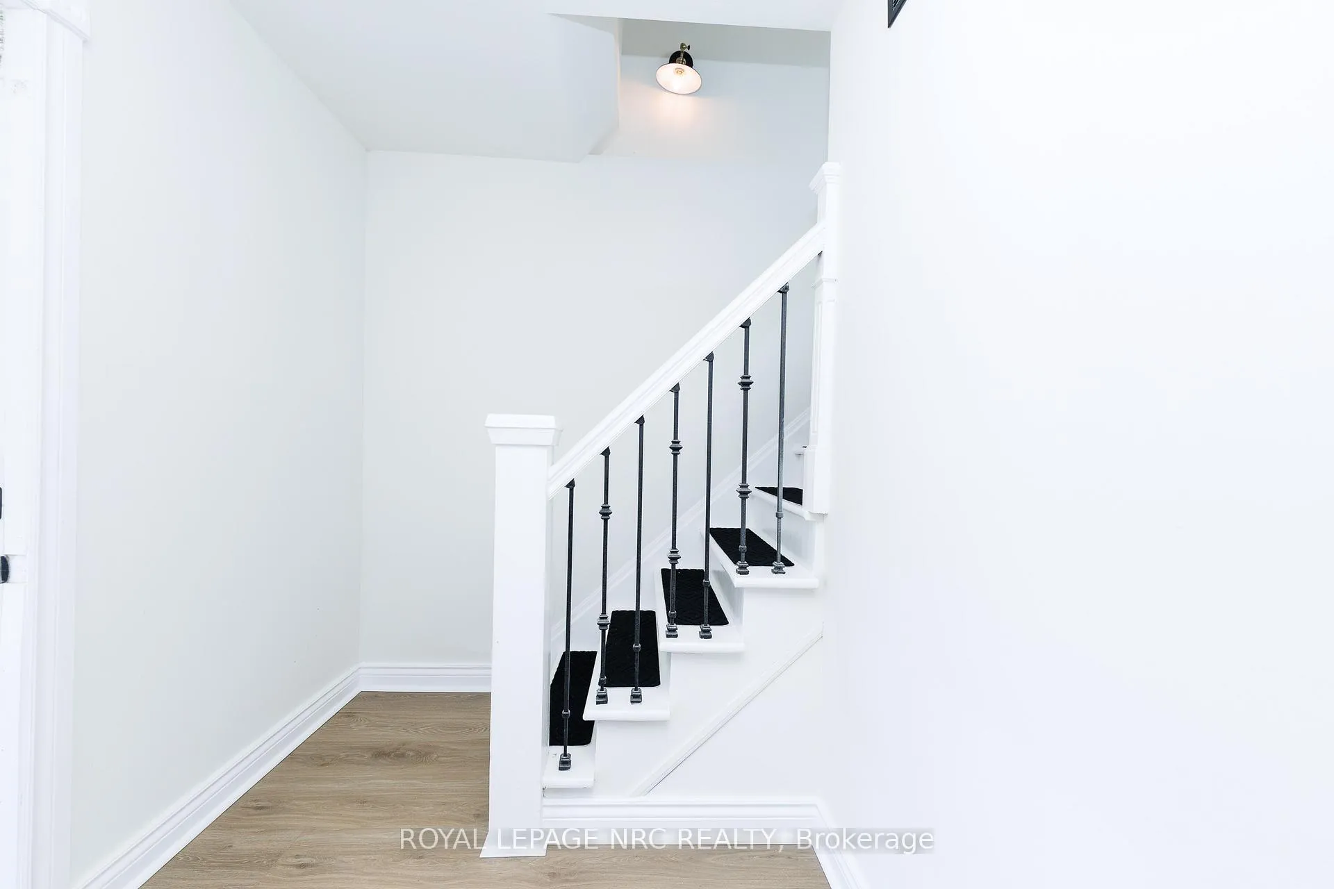 Photo 14 of 6423 Barker Street, Niagara Falls, Dorchester — HOMEH
