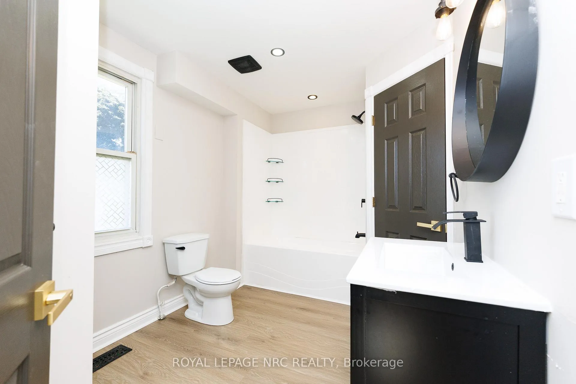 Photo 15 of 6423 Barker Street, Niagara Falls, Dorchester — HOMEH