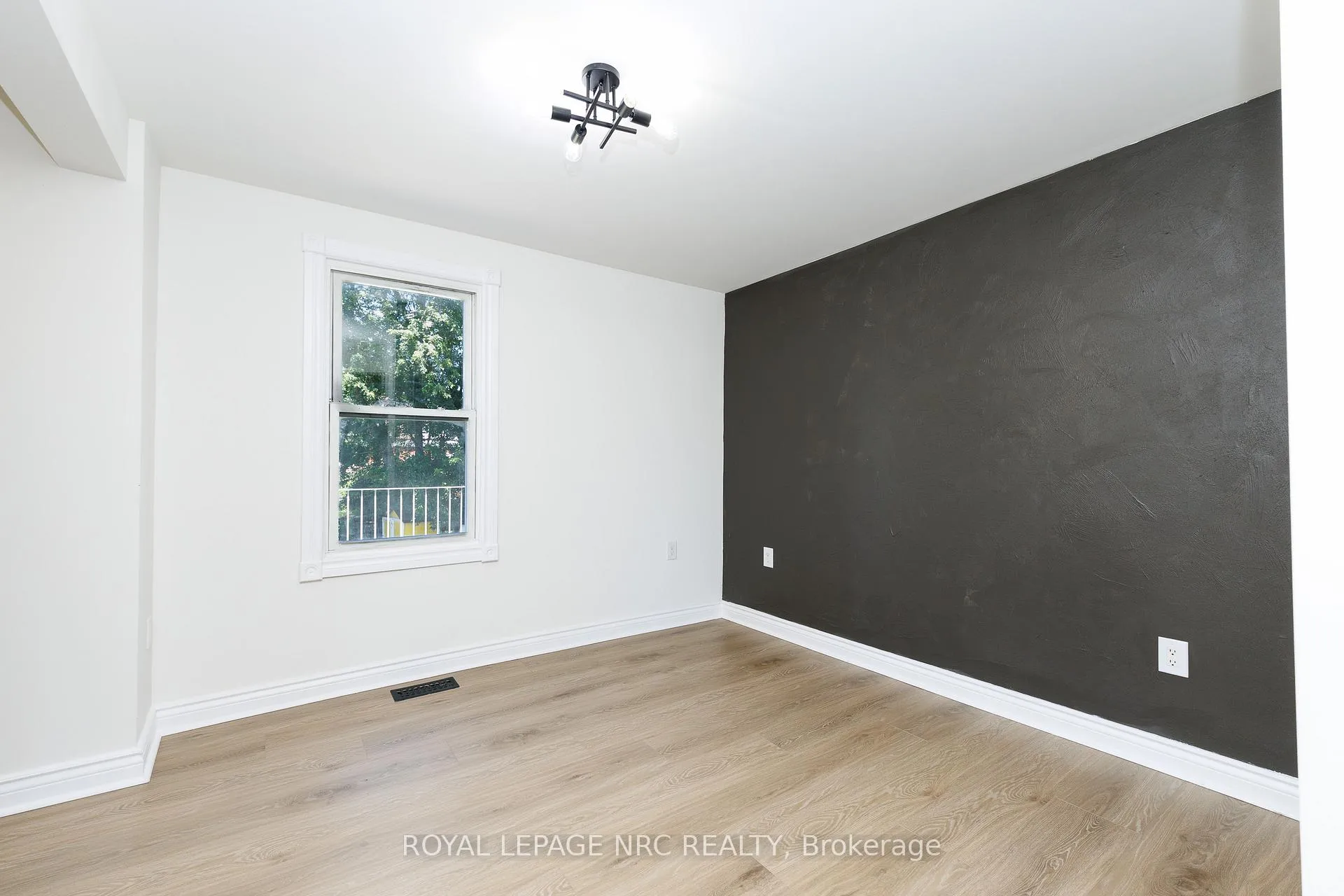 Photo 19 of 6423 Barker Street, Niagara Falls, Dorchester — HOMEH