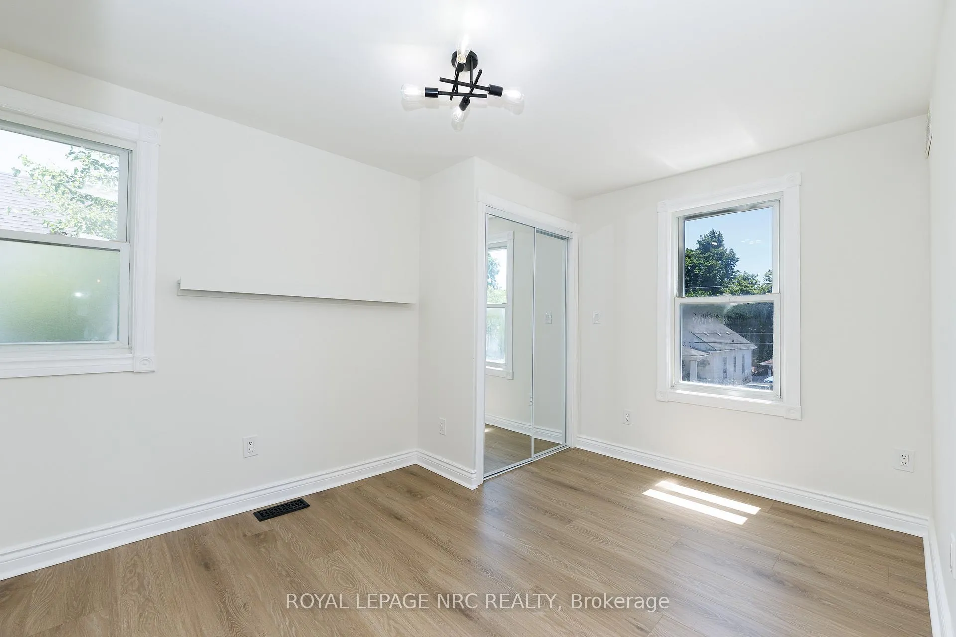 Photo 20 of 6423 Barker Street, Niagara Falls, Dorchester — HOMEH