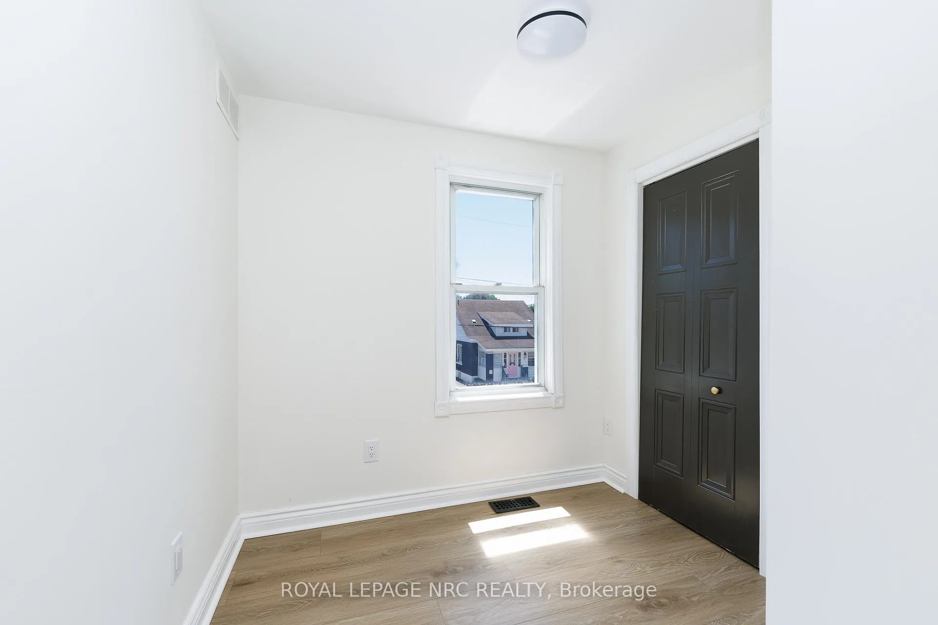 Photo 21 of 6423 Barker Street, Niagara Falls, Dorchester — HOMEH