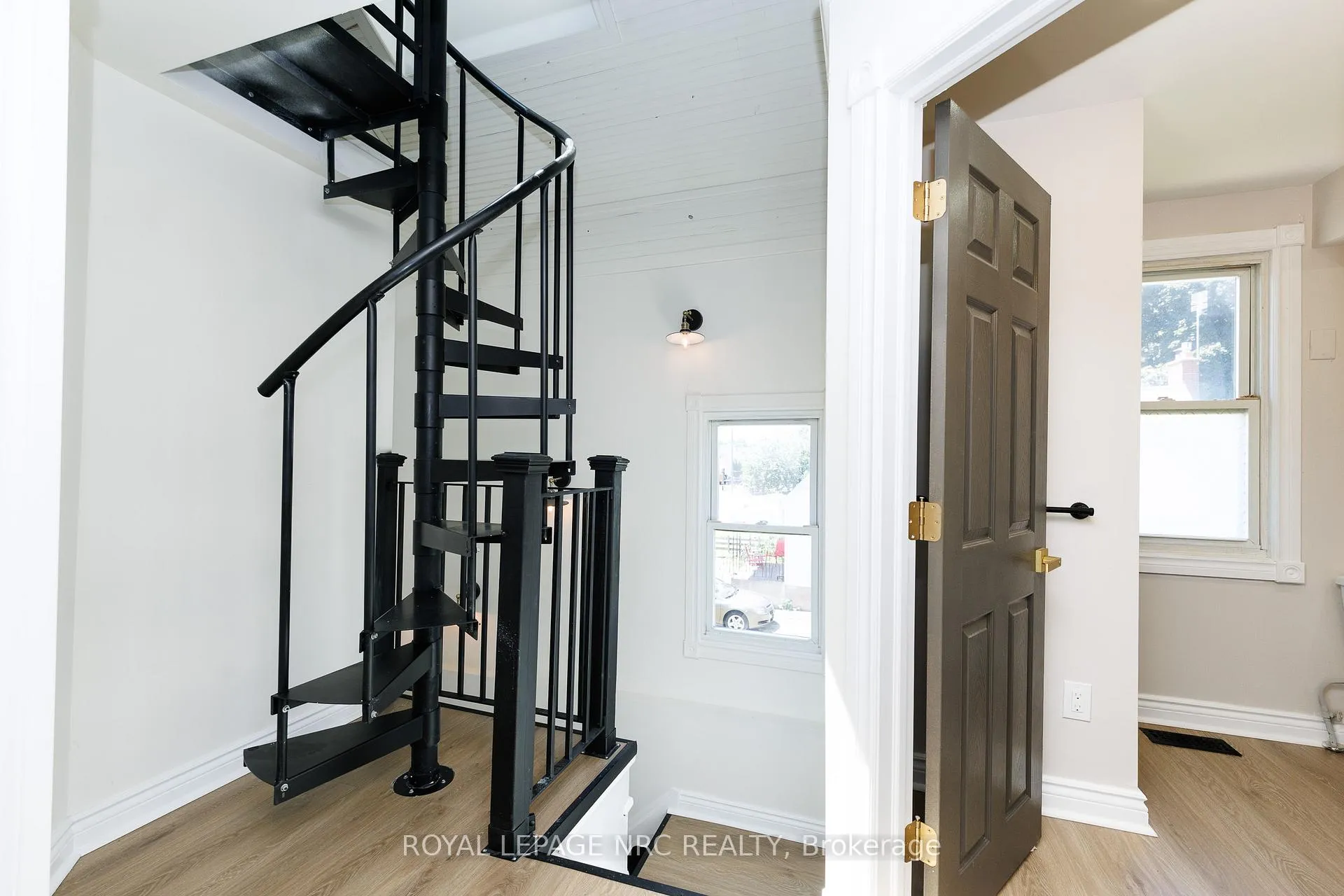 Photo 22 of 6423 Barker Street, Niagara Falls, Dorchester — HOMEH