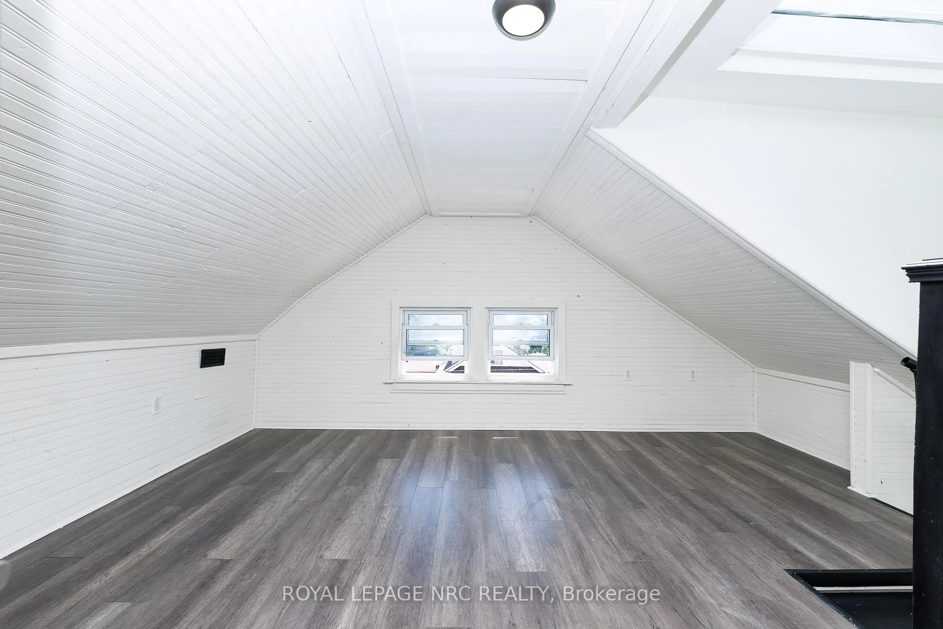 Photo 23 of 6423 Barker Street, Niagara Falls, Dorchester — HOMEH