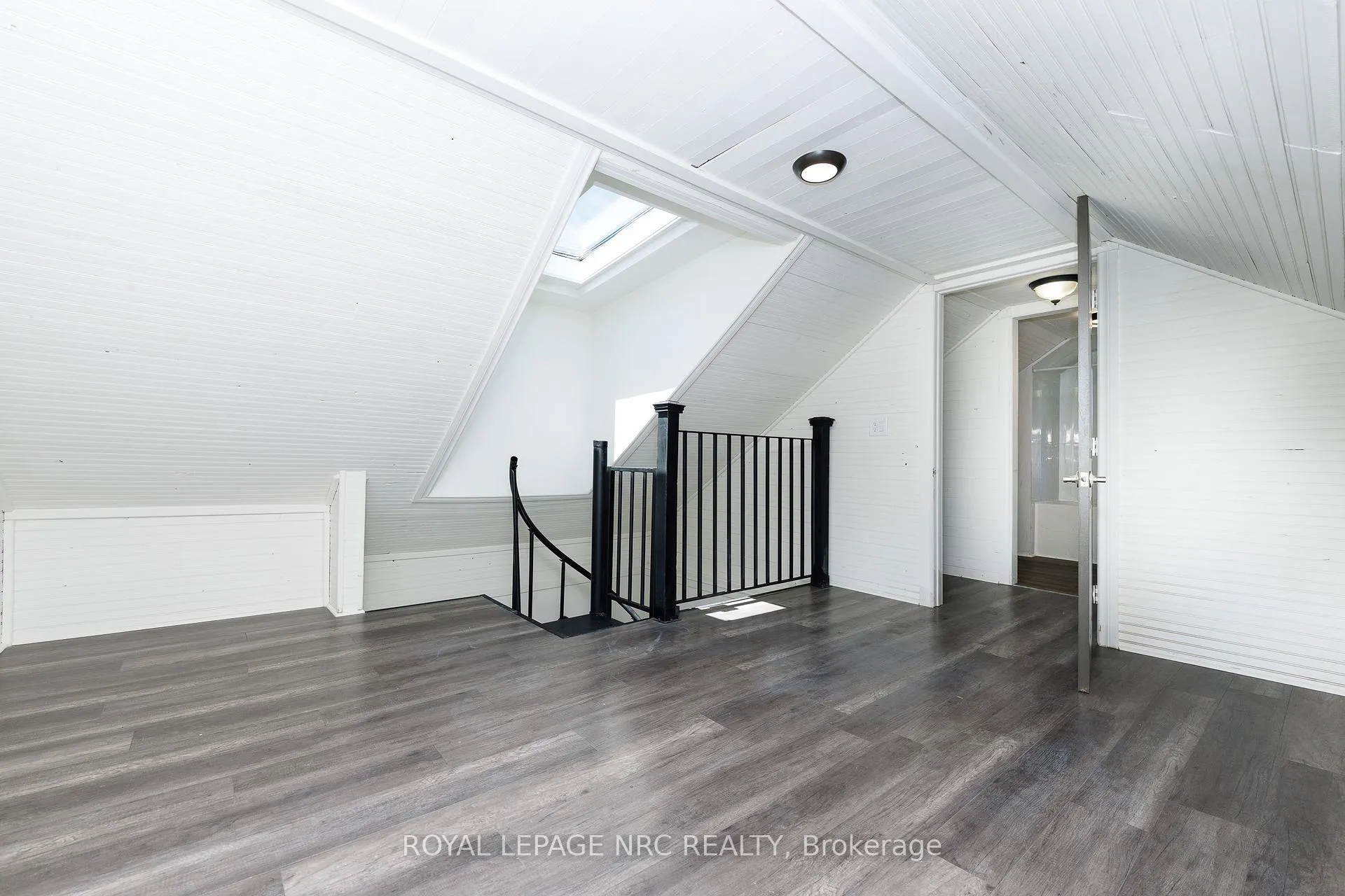 Photo 24 of 6423 Barker Street, Niagara Falls, Dorchester — HOMEH