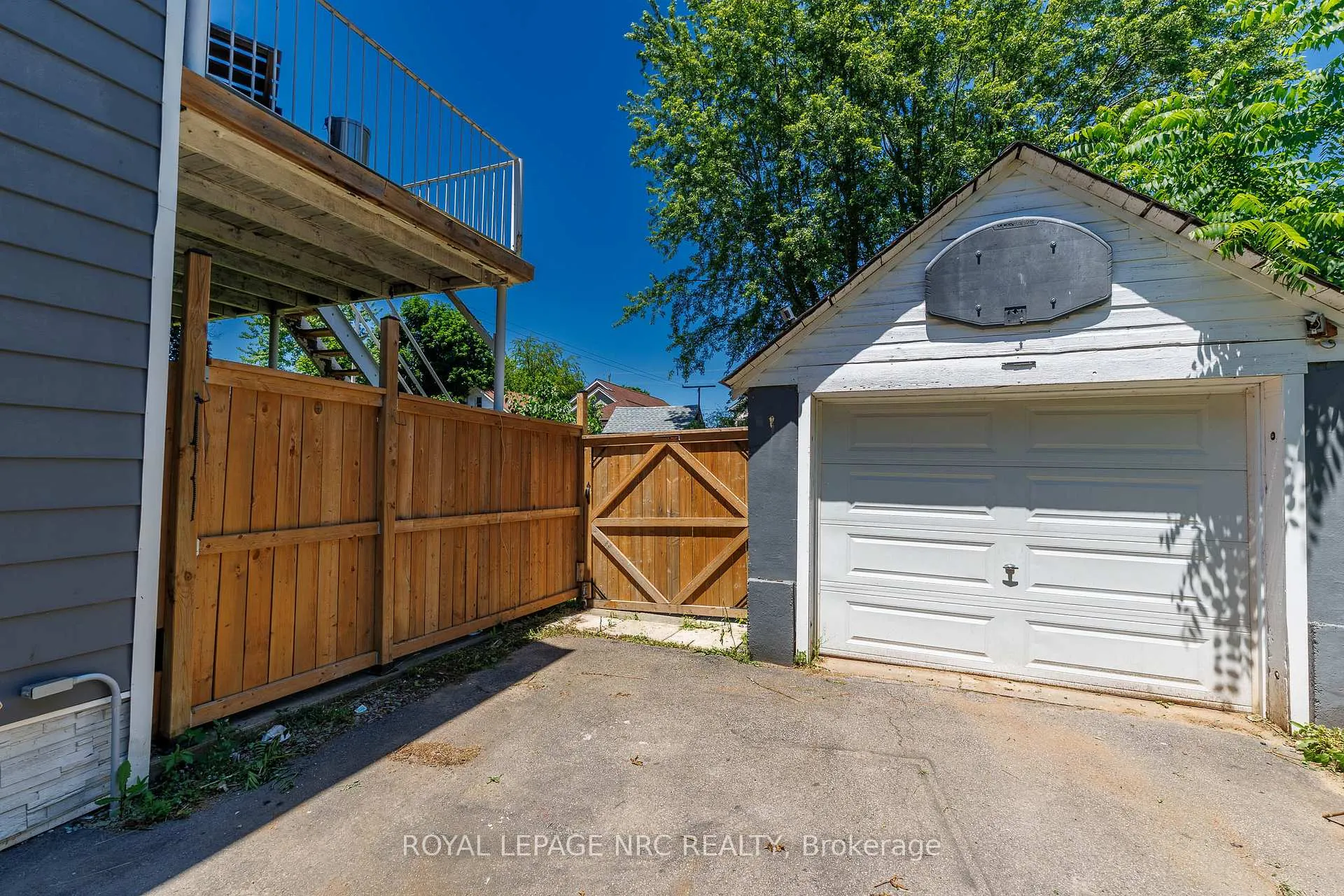 Photo 27 of 6423 Barker Street, Niagara Falls, Dorchester — HOMEH