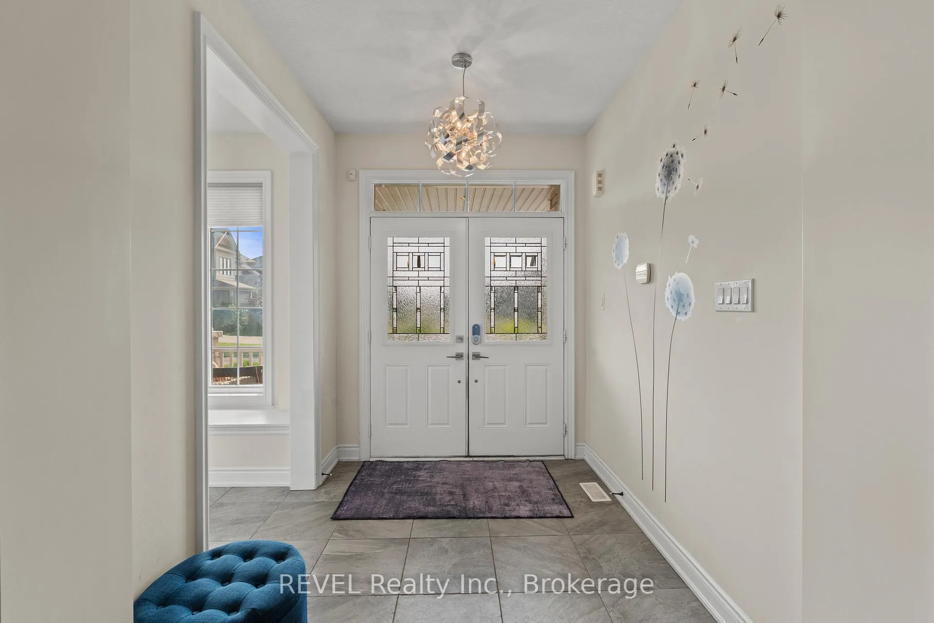 Photo 2 of 8517 Sweet Chestnut Drive, Niagara Falls, Brown — HOMEH