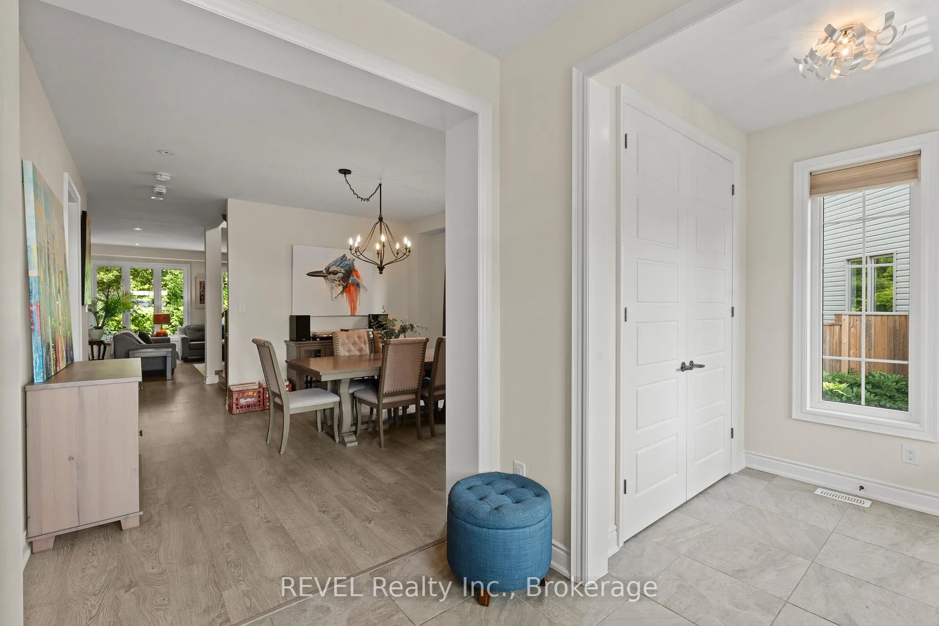 Photo 3 of 8517 Sweet Chestnut Drive, Niagara Falls, Brown — HOMEH