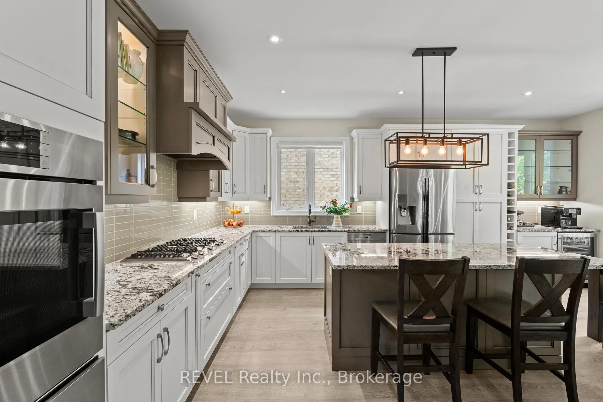 Photo 5 of 8517 Sweet Chestnut Drive, Niagara Falls, Brown — HOMEH