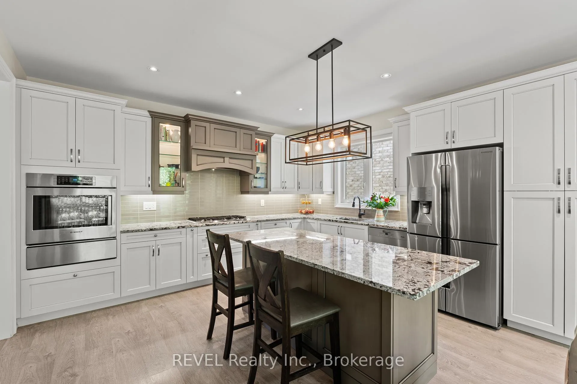 Photo 6 of 8517 Sweet Chestnut Drive, Niagara Falls, Brown — HOMEH