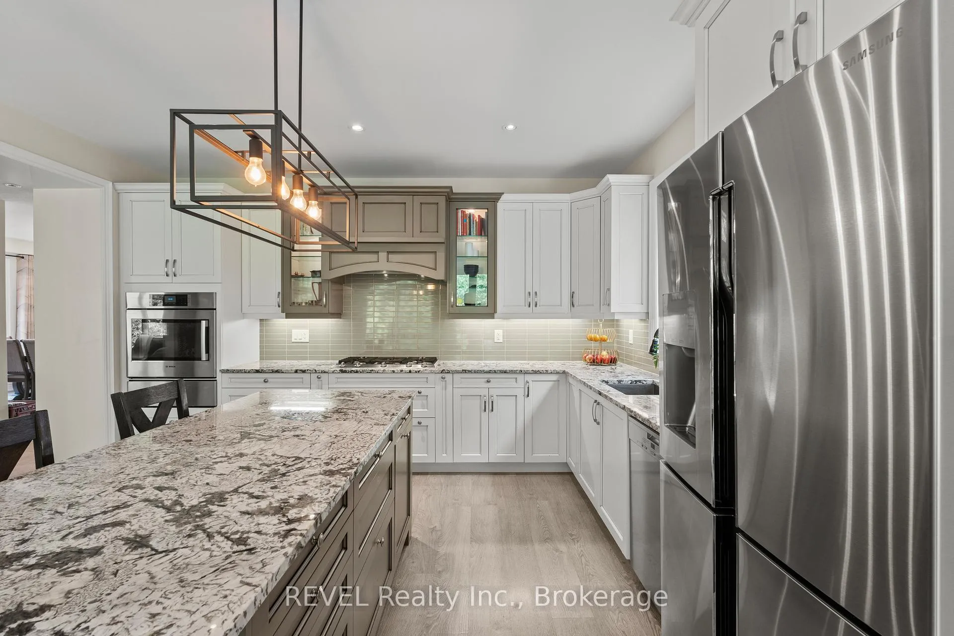 Photo 7 of 8517 Sweet Chestnut Drive, Niagara Falls, Brown — HOMEH