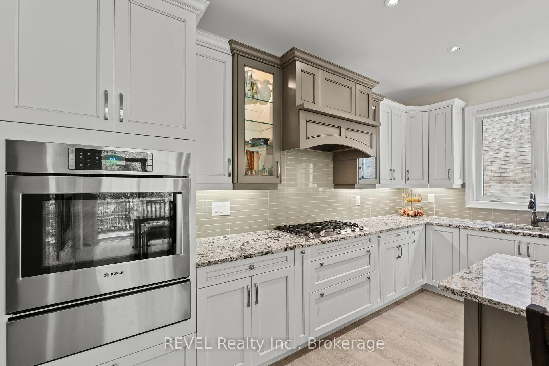 Photo 8 of 8517 Sweet Chestnut Drive, Niagara Falls, Brown — HOMEH