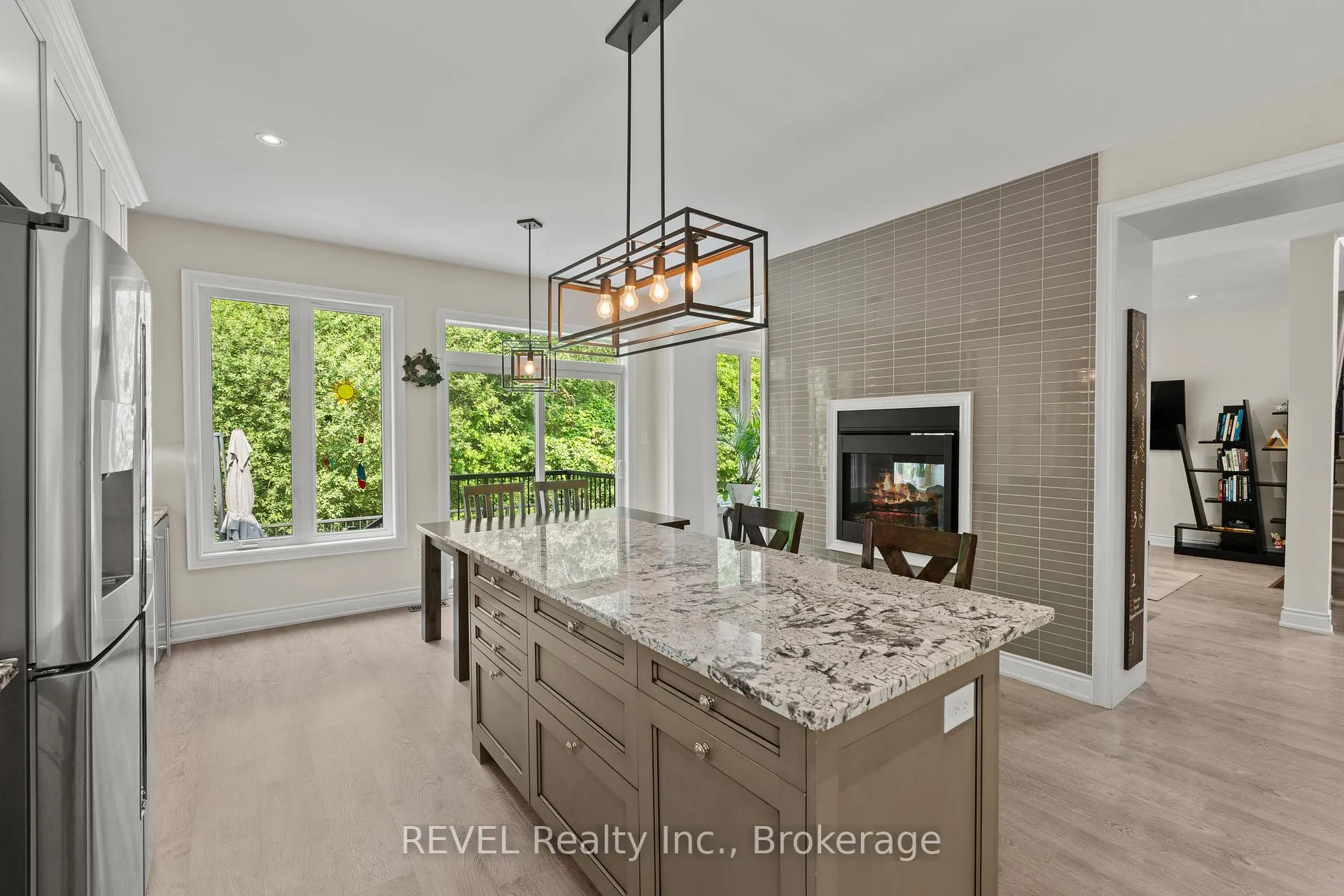 Photo 9 of 8517 Sweet Chestnut Drive, Niagara Falls, Brown — HOMEH