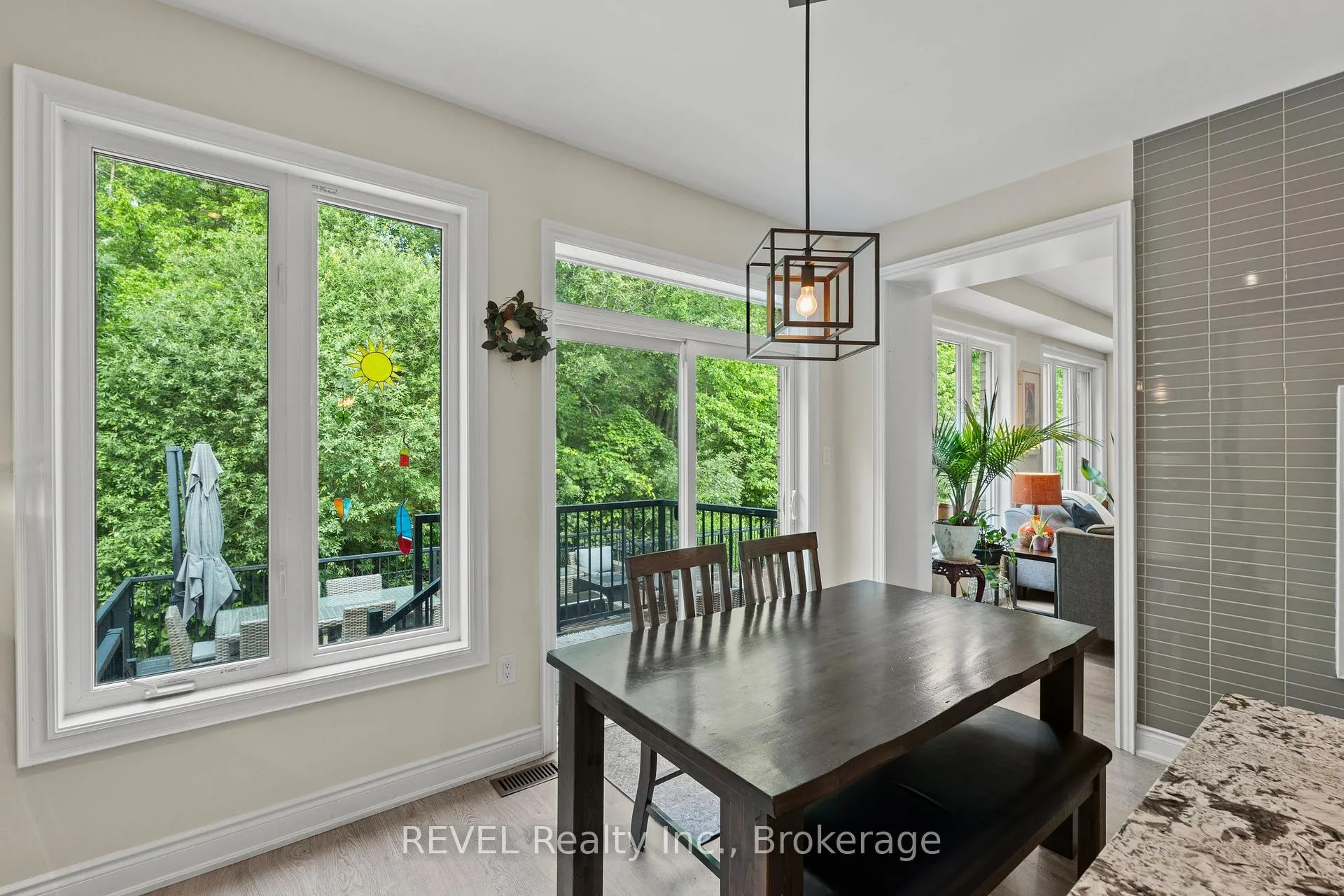 Photo 11 of 8517 Sweet Chestnut Drive, Niagara Falls, Brown — HOMEH