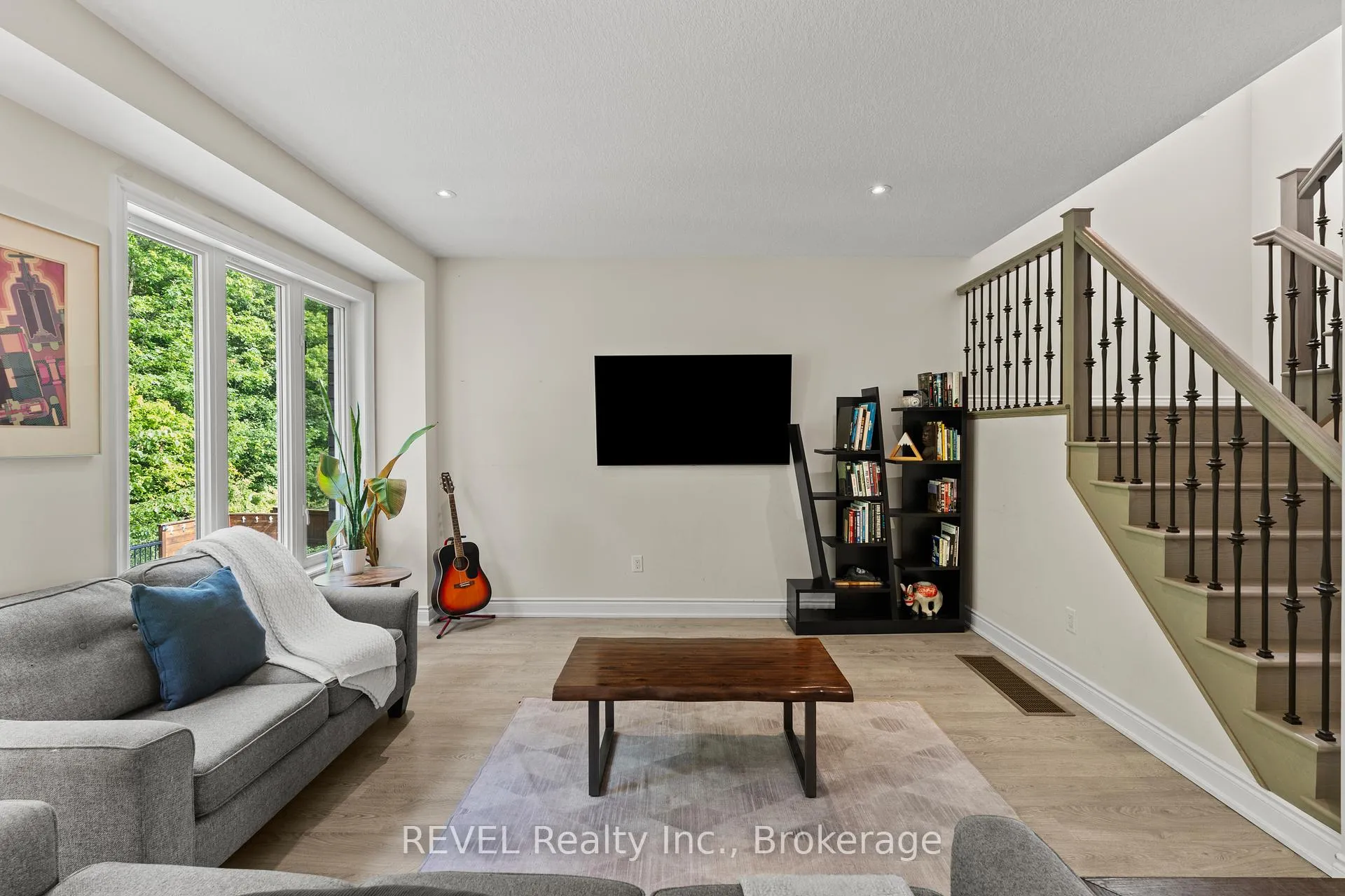 Photo 13 of 8517 Sweet Chestnut Drive, Niagara Falls, Brown — HOMEH