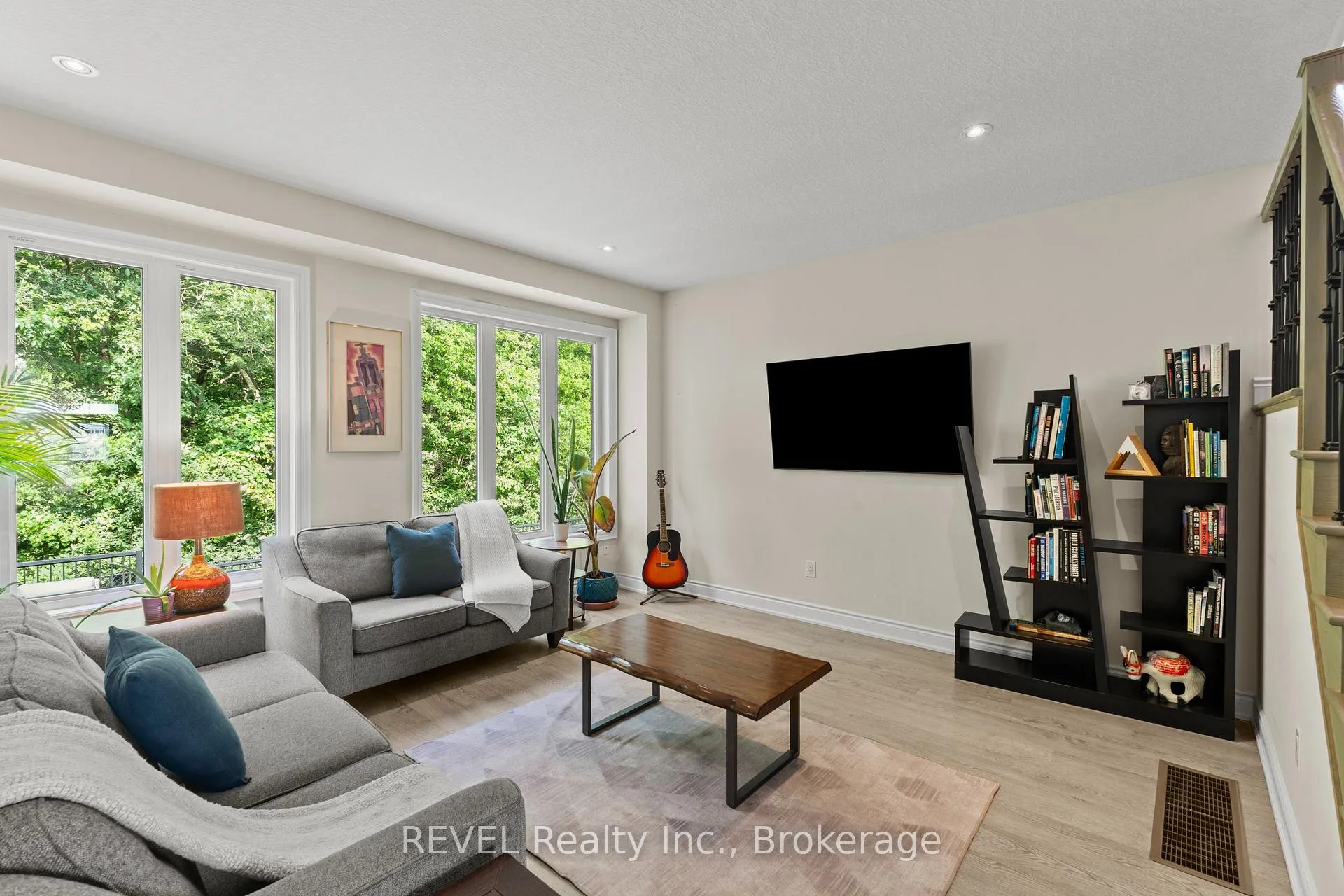 Photo 14 of 8517 Sweet Chestnut Drive, Niagara Falls, Brown — HOMEH