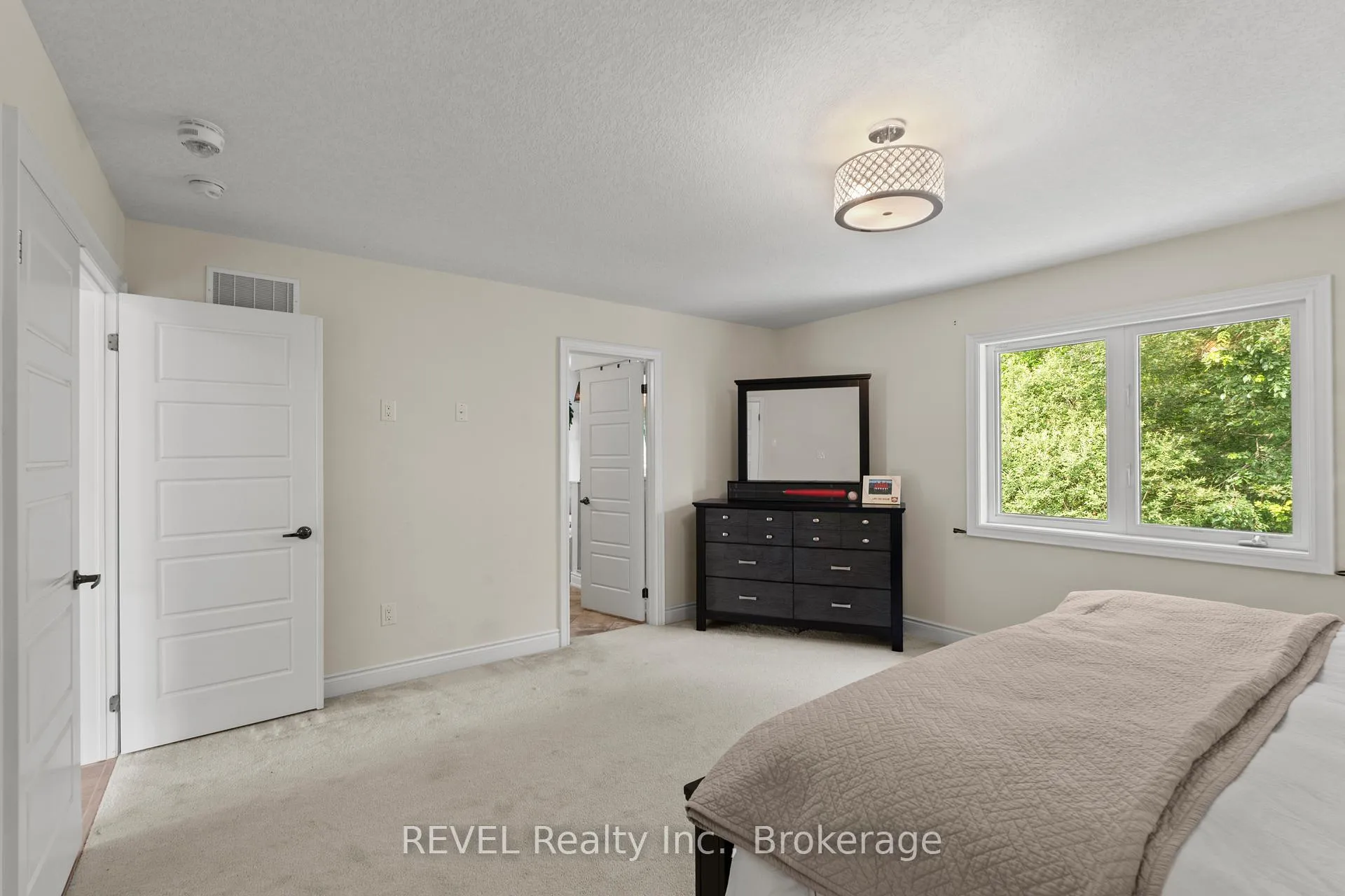 Photo 17 of 8517 Sweet Chestnut Drive, Niagara Falls, Brown — HOMEH