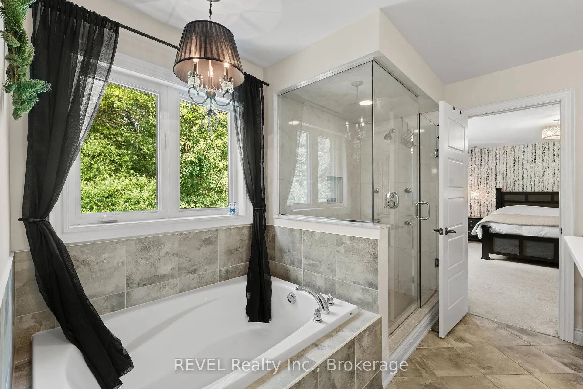 Photo 19 of 8517 Sweet Chestnut Drive, Niagara Falls, Brown — HOMEH