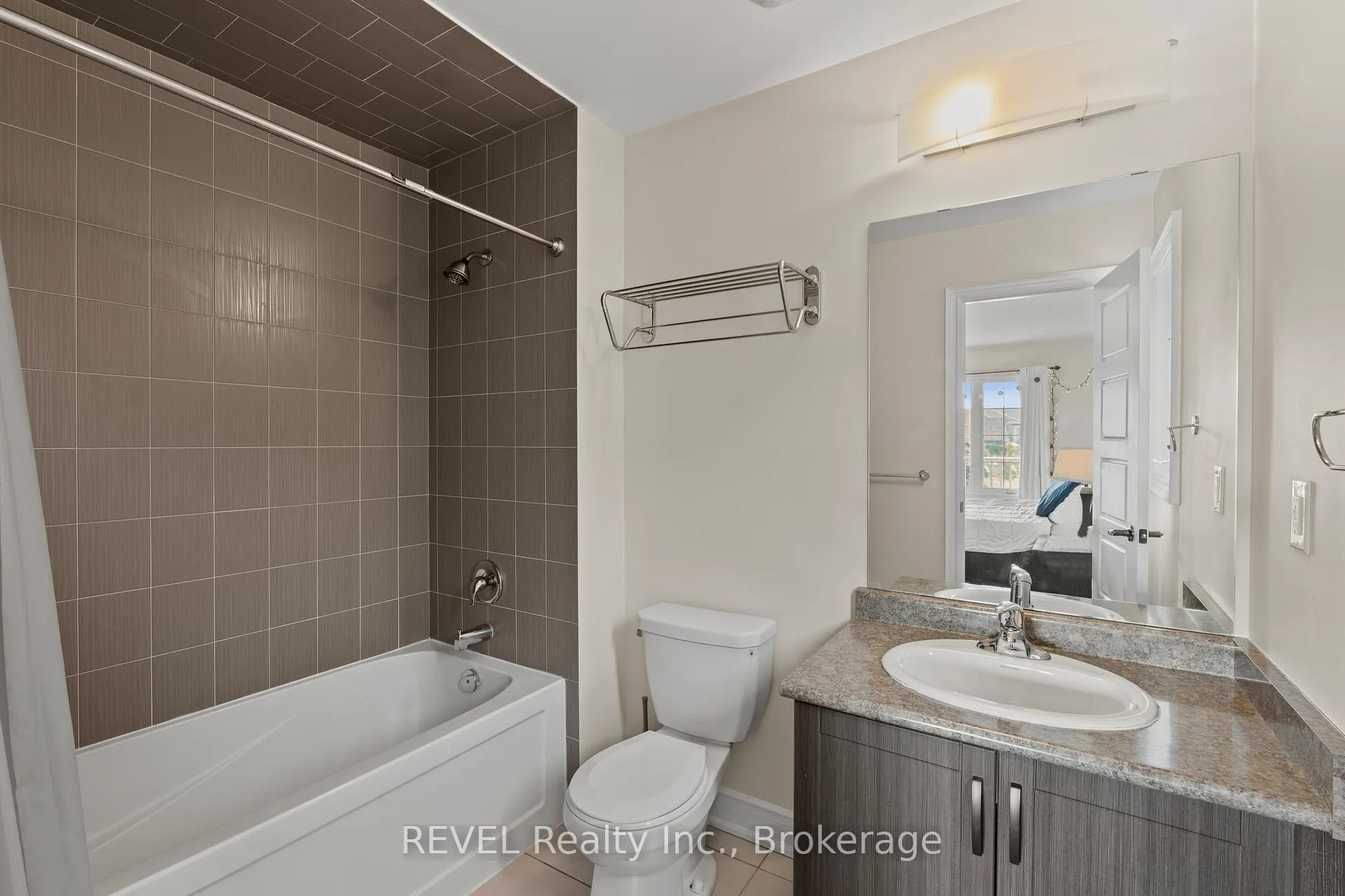 Photo 22 of 8517 Sweet Chestnut Drive, Niagara Falls, Brown — HOMEH