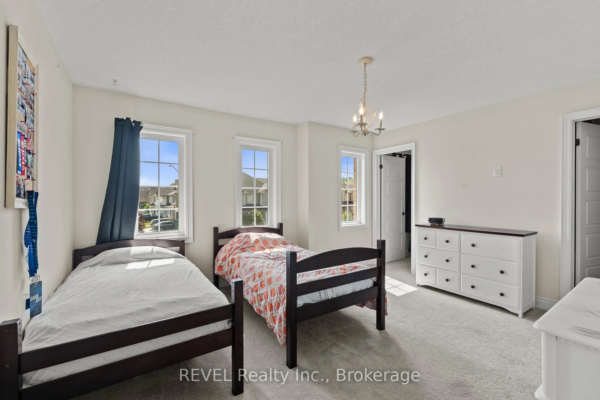 Photo 27 of 8517 Sweet Chestnut Drive, Niagara Falls, Brown — HOMEH