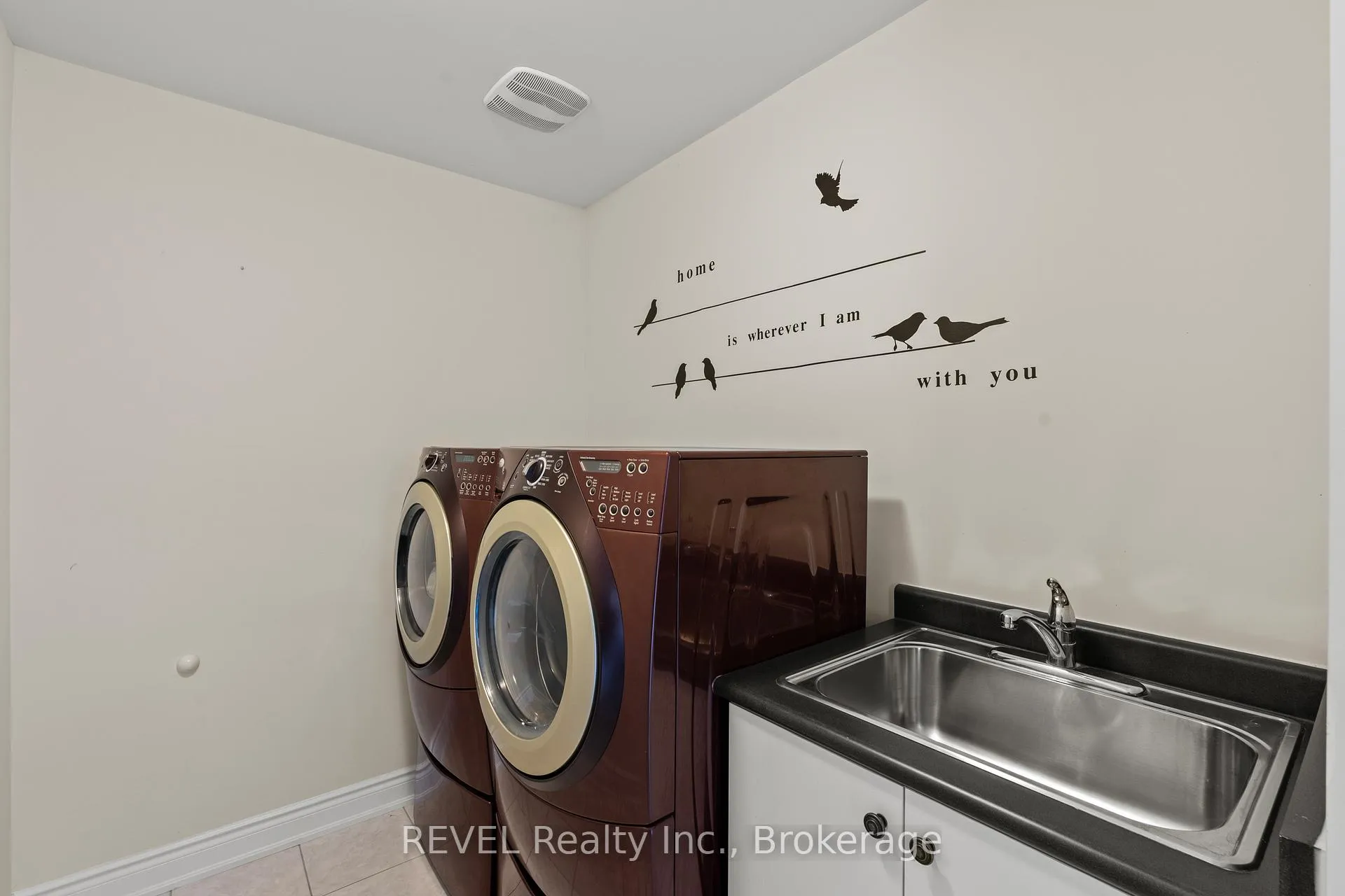 Photo 28 of 8517 Sweet Chestnut Drive, Niagara Falls, Brown — HOMEH