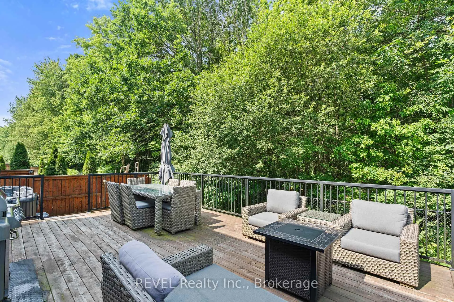 Photo 33 of 8517 Sweet Chestnut Drive, Niagara Falls, Brown — HOMEH