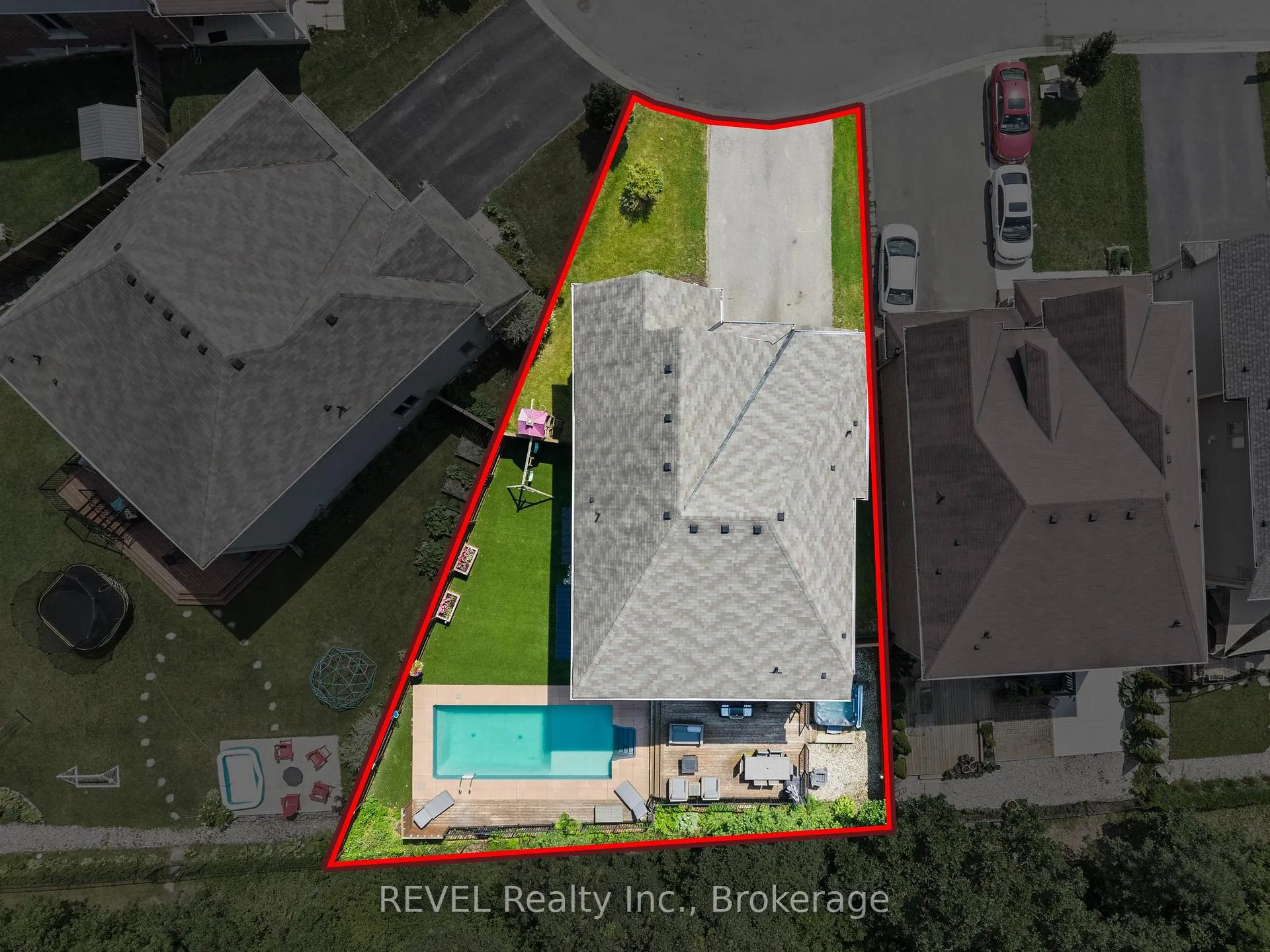 Photo 42 of 8517 Sweet Chestnut Drive, Niagara Falls, Brown — HOMEH