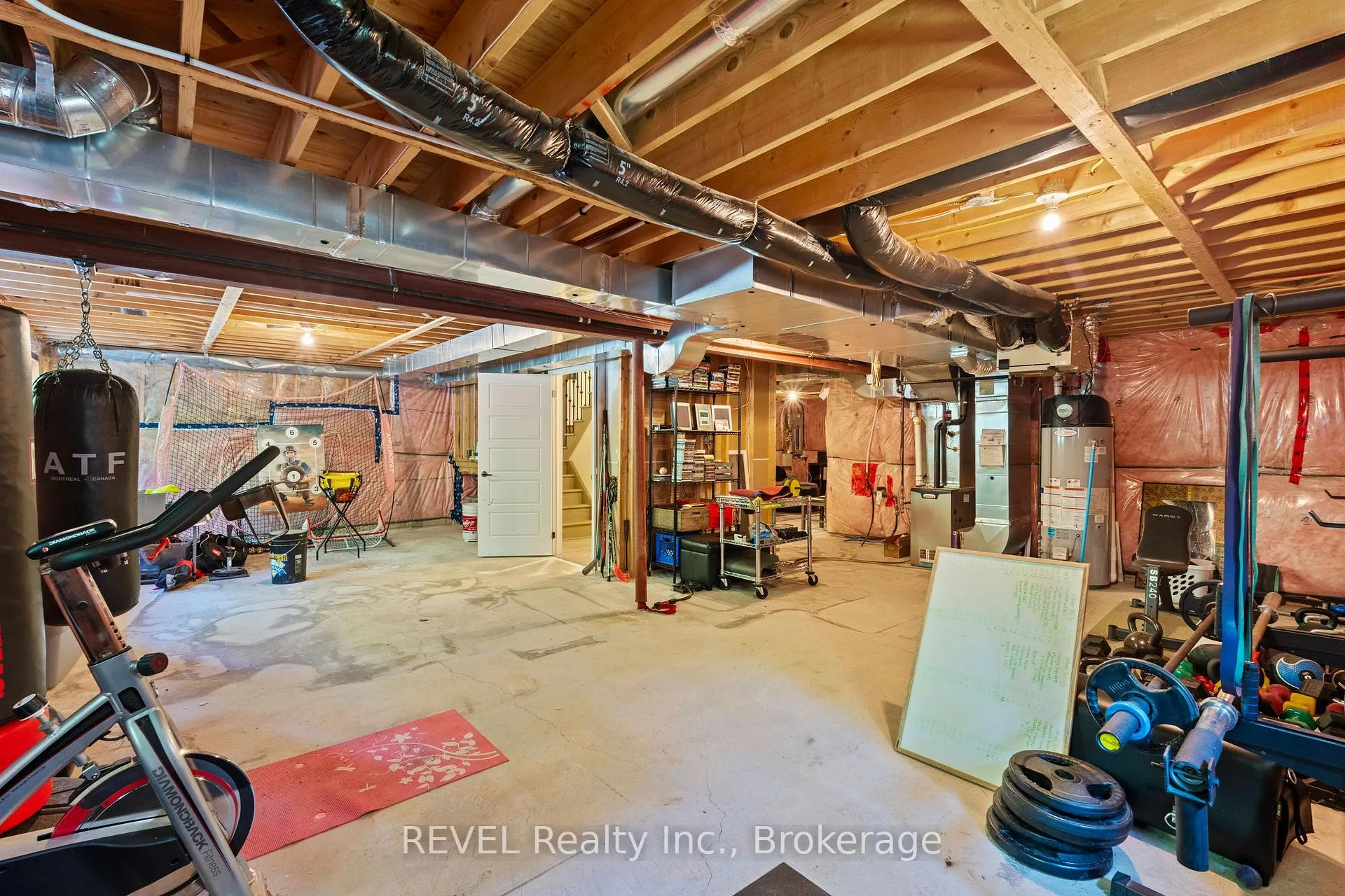 Photo 45 of 8517 Sweet Chestnut Drive, Niagara Falls, Brown — HOMEH