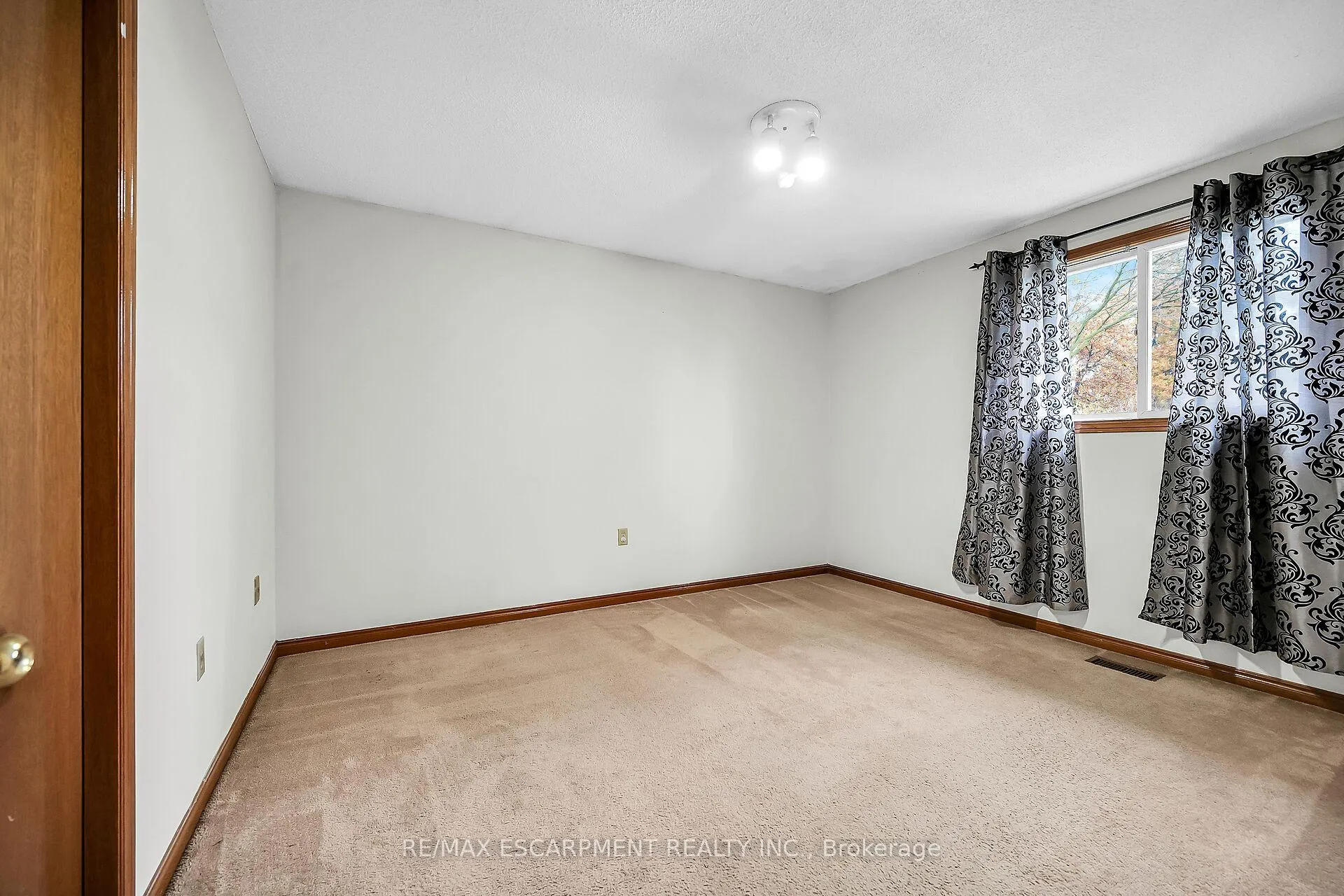 Photo 19 of 541 Limeridge Road E, Hamilton, Thorner — HOMEH