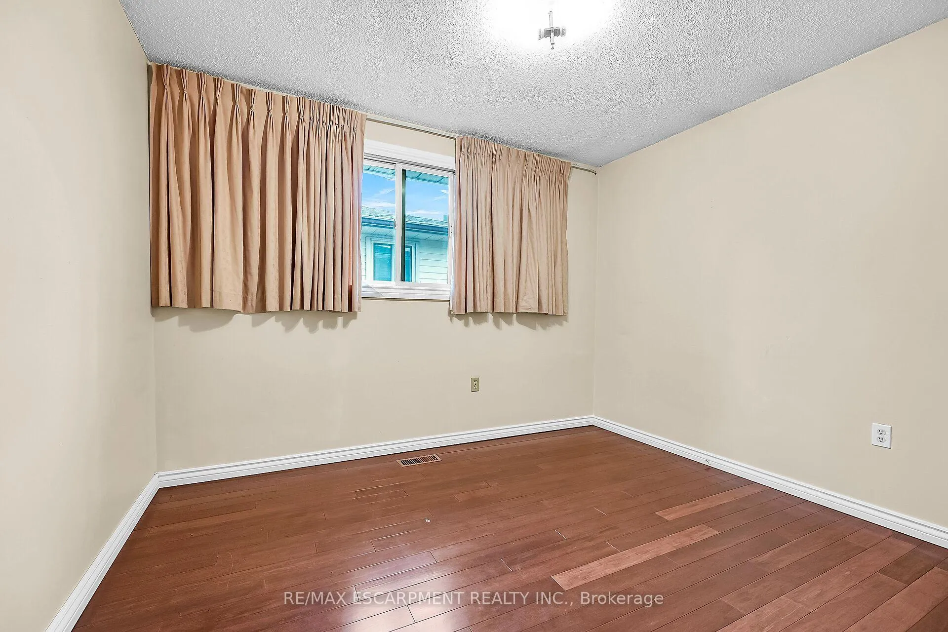 Photo 23 of 541 Limeridge Road E, Hamilton, Thorner — HOMEH