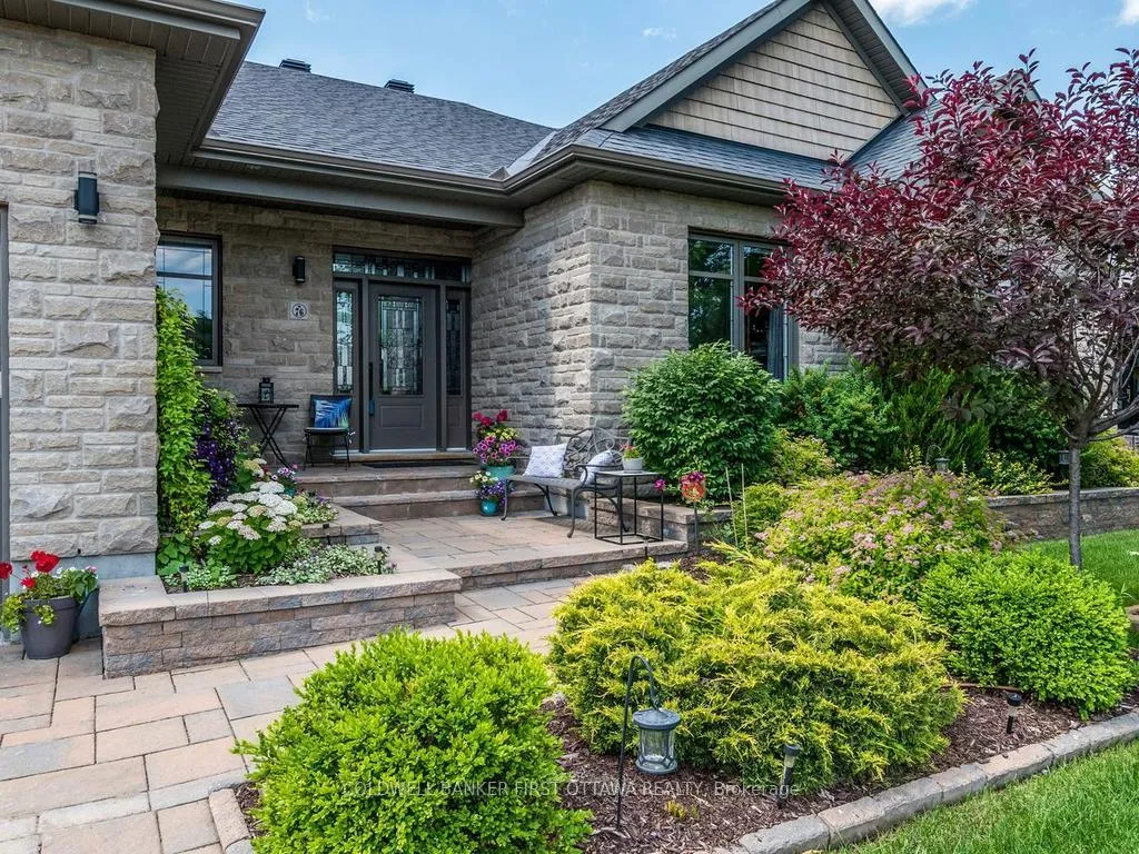 Photo 3 of 76 Bald Eagle Crescent, Ottawa, Richmond — HOMEH