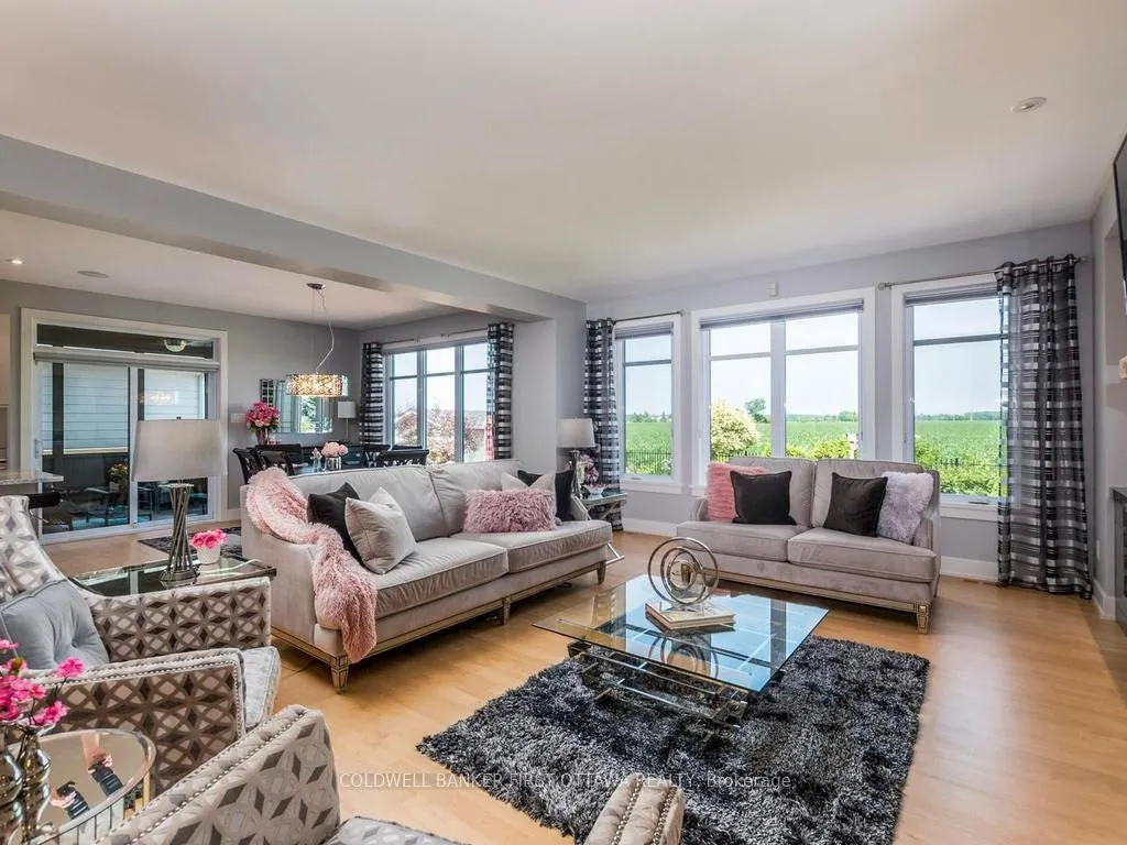 Photo 10 of 76 Bald Eagle Crescent, Ottawa, Richmond — HOMEH