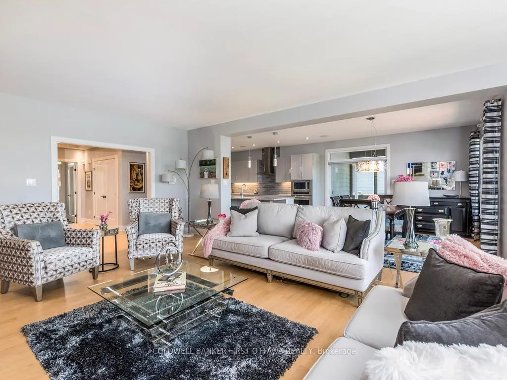 Photo 11 of 76 Bald Eagle Crescent, Ottawa, Richmond — HOMEH