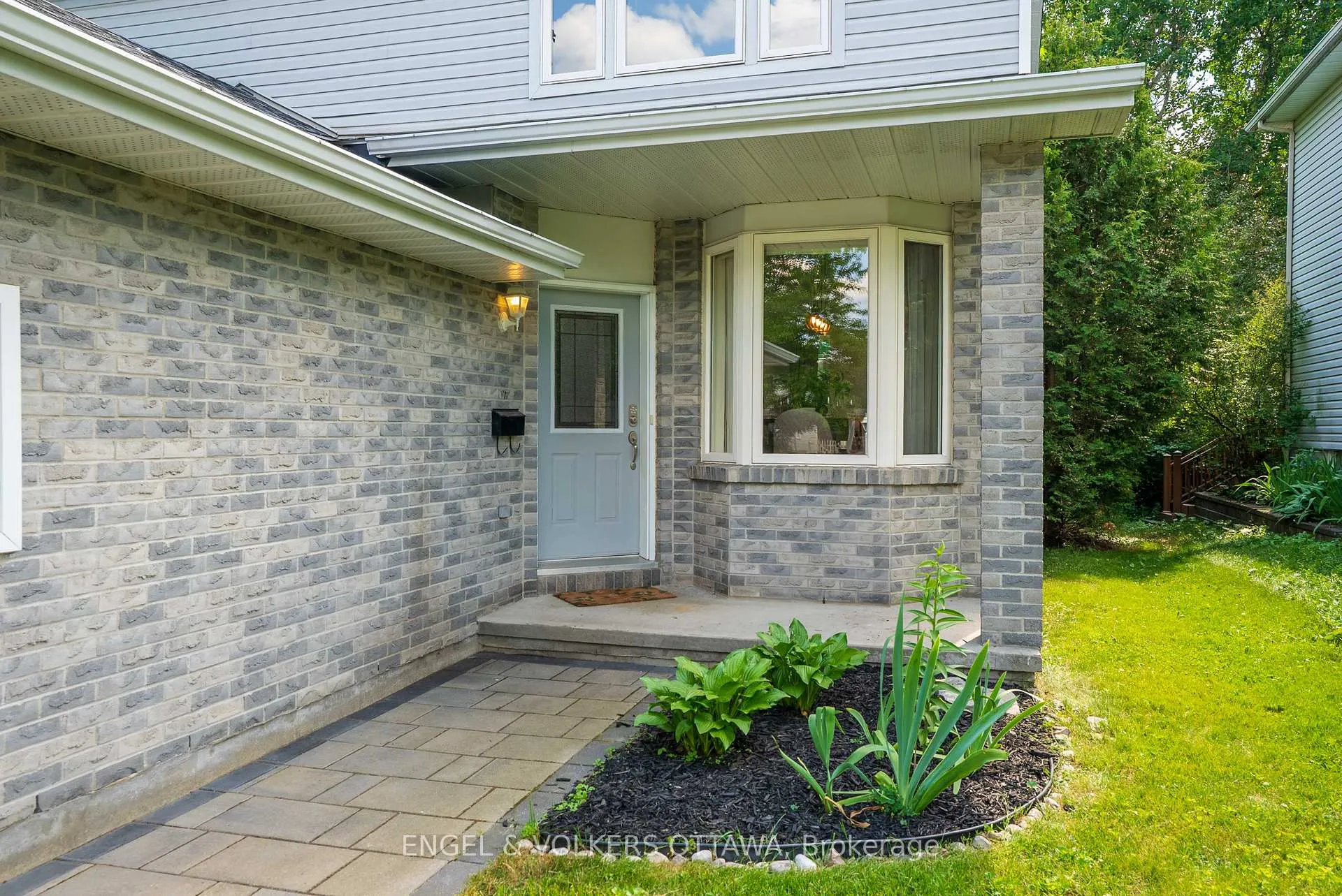 Photo 3 of 77 Whalings Circle, Ottawa, Stittsville (Central) — HOMEH