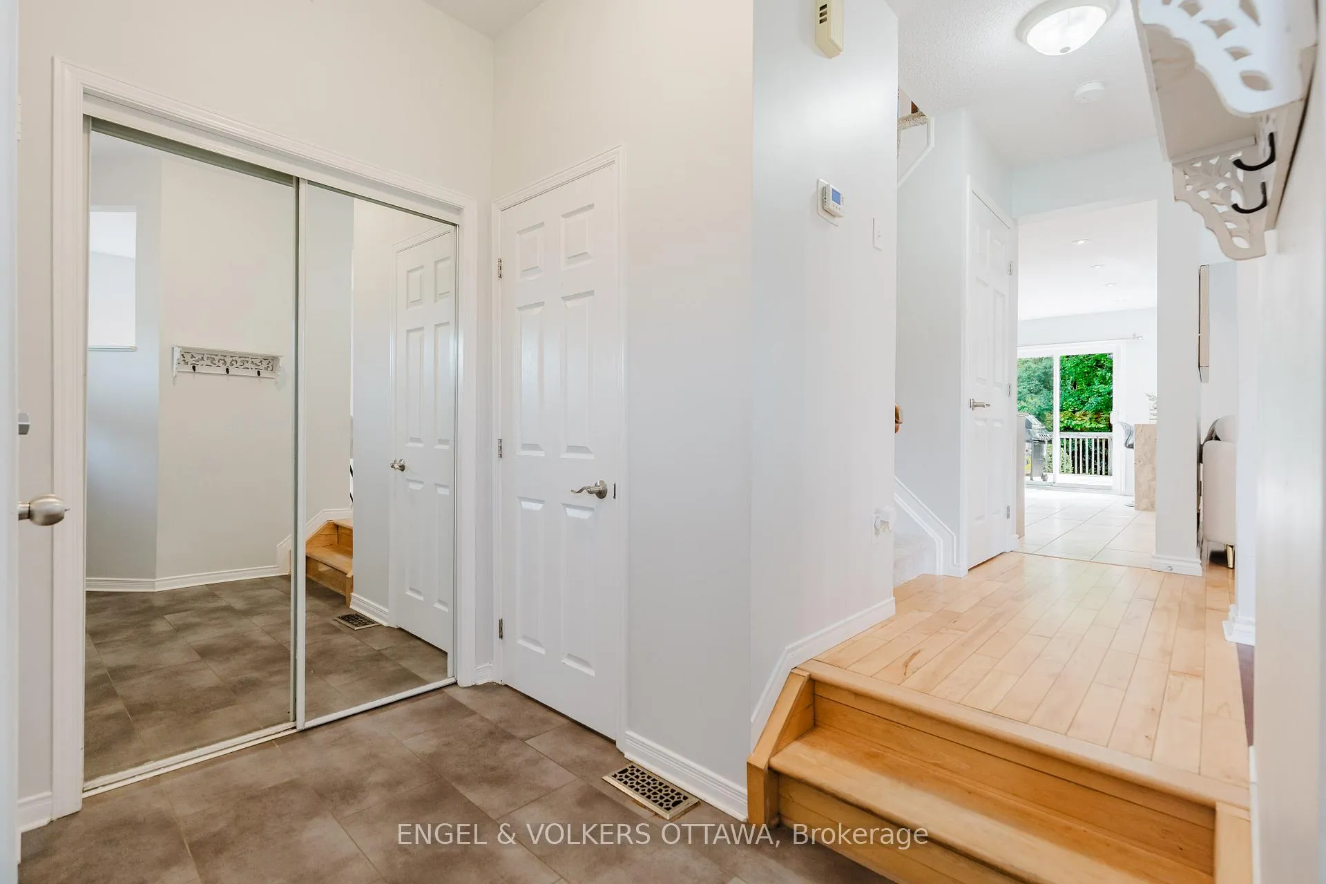 Photo 6 of 77 Whalings Circle, Ottawa, Stittsville (Central) — HOMEH