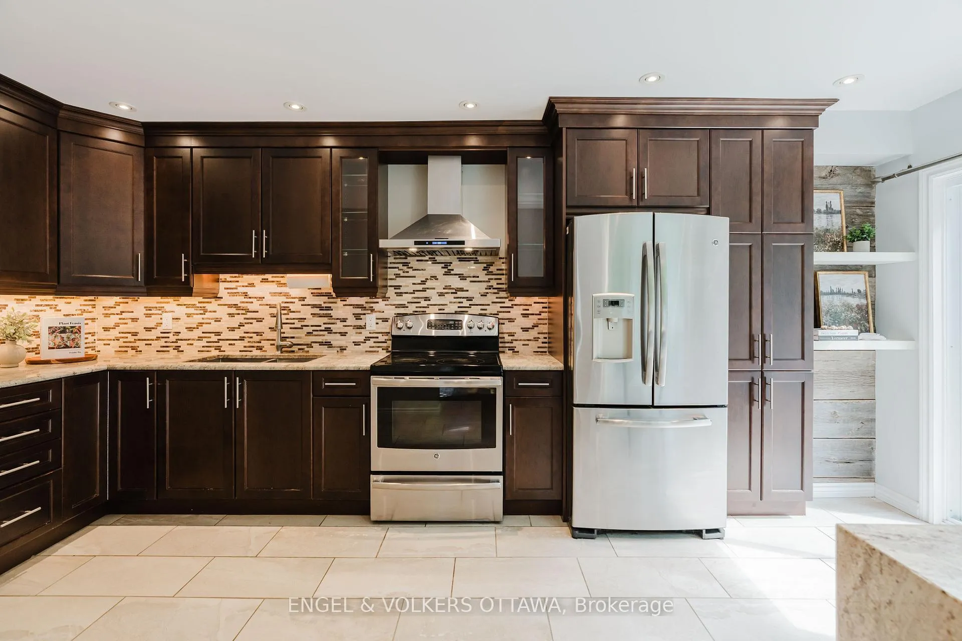 Photo 12 of 77 Whalings Circle, Ottawa, Stittsville (Central) — HOMEH