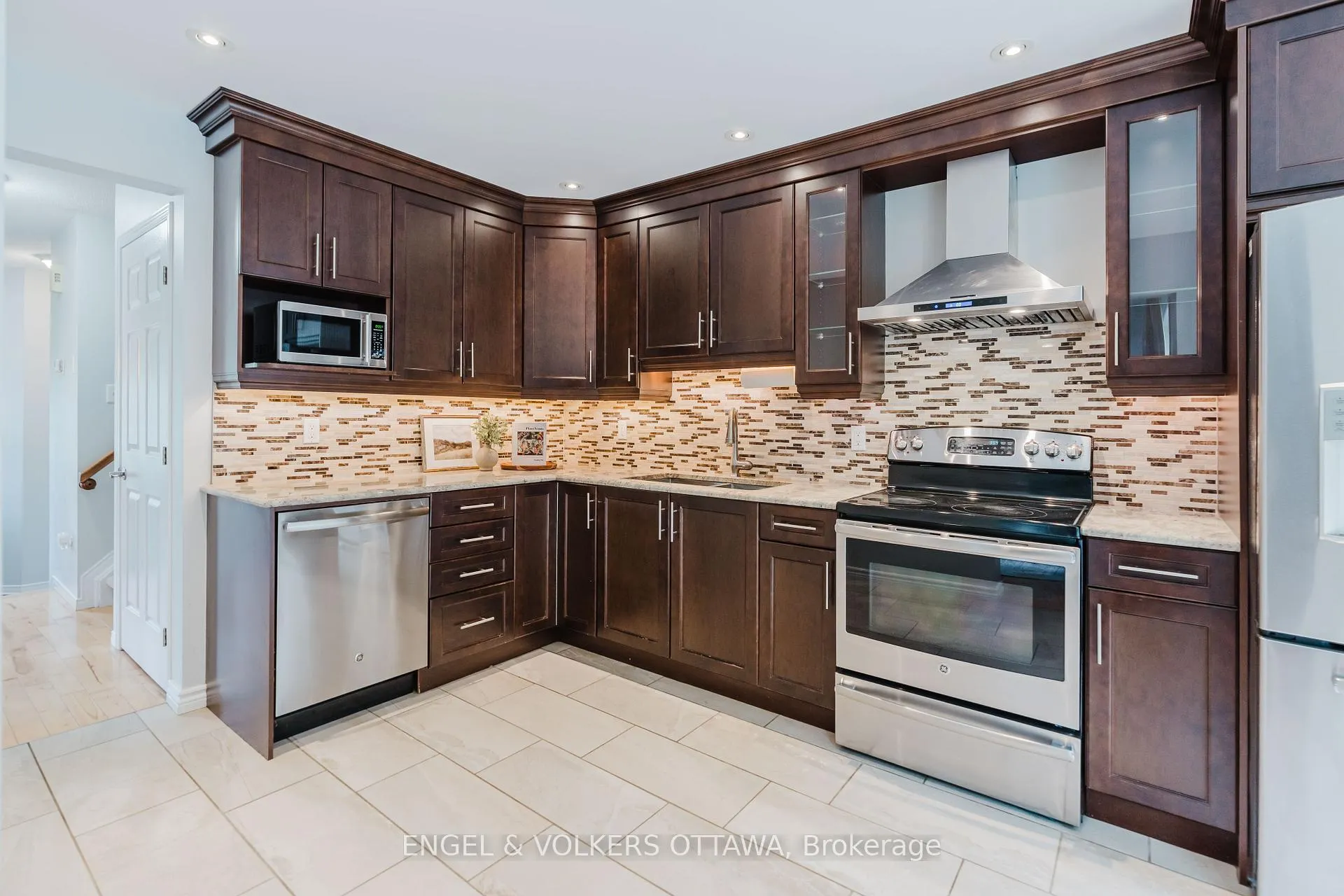 Photo 13 of 77 Whalings Circle, Ottawa, Stittsville (Central) — HOMEH