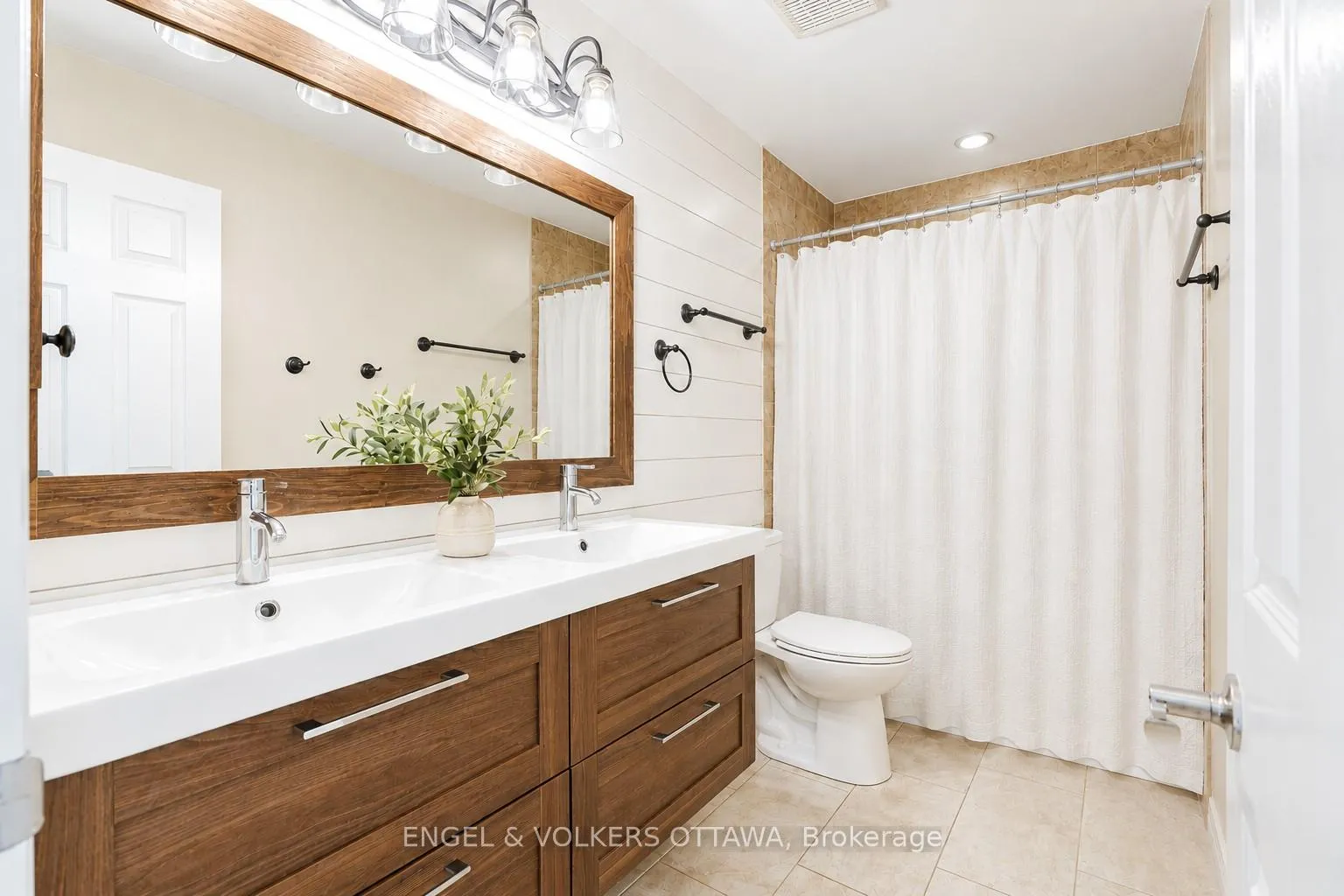 Photo 23 of 77 Whalings Circle, Ottawa, Stittsville (Central) — HOMEH