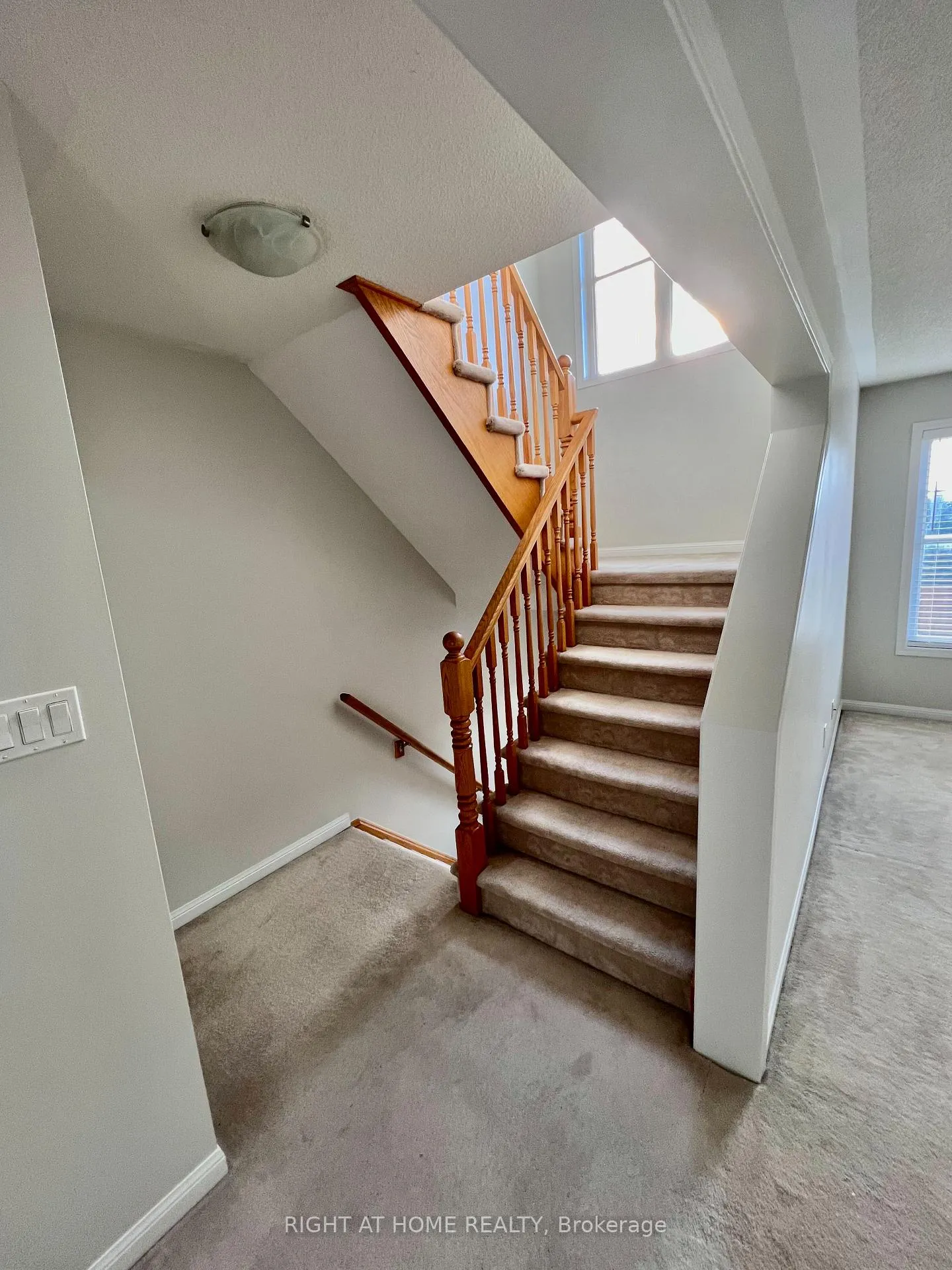 Photo 3 of 2385 Coho Way, Oakville, Westmount — HOMEH
