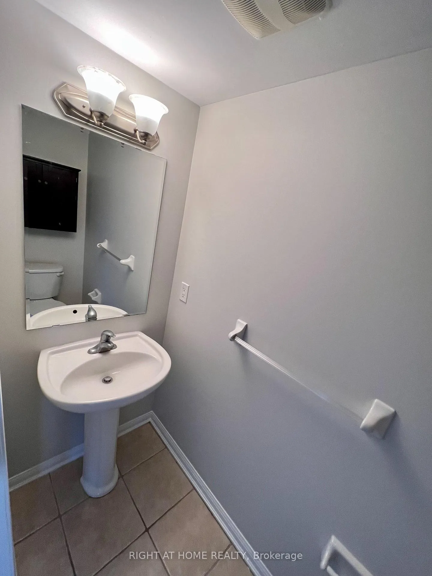 Photo 8 of 2385 Coho Way, Oakville, Westmount — HOMEH