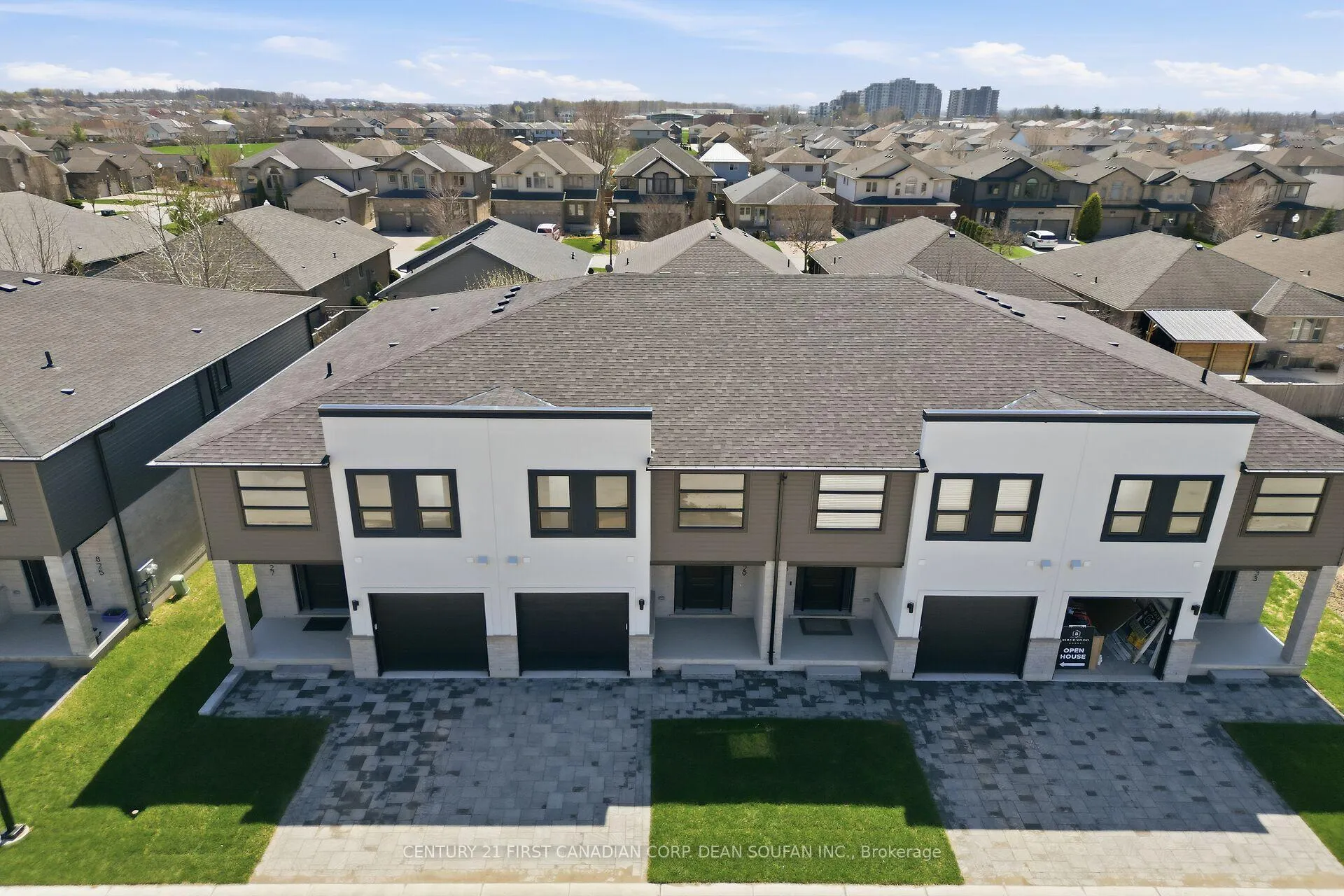 Photo 2 of 857 Catalpa Square, London, North E — HOMEH