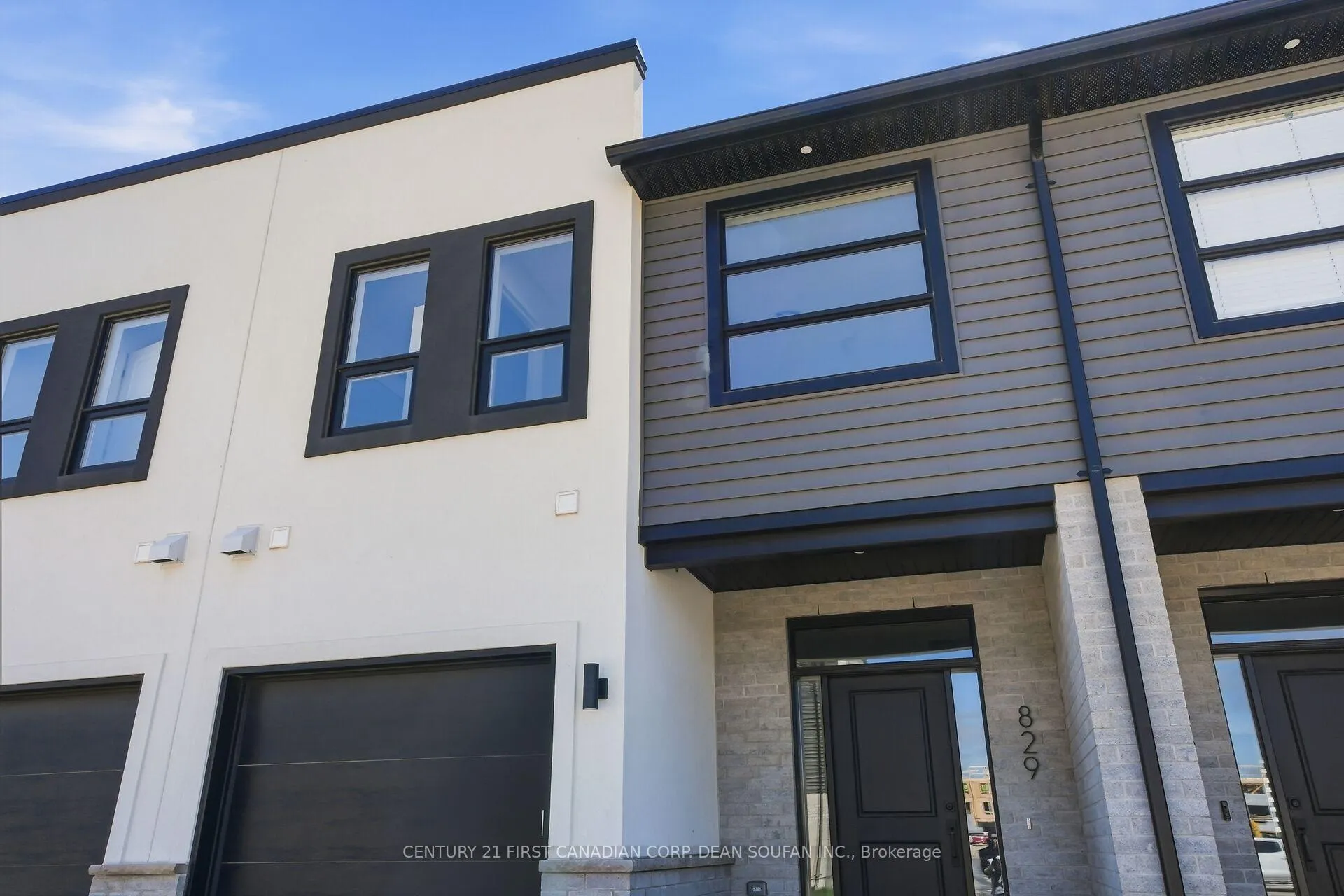Photo 3 of 857 Catalpa Square, London, North E — HOMEH