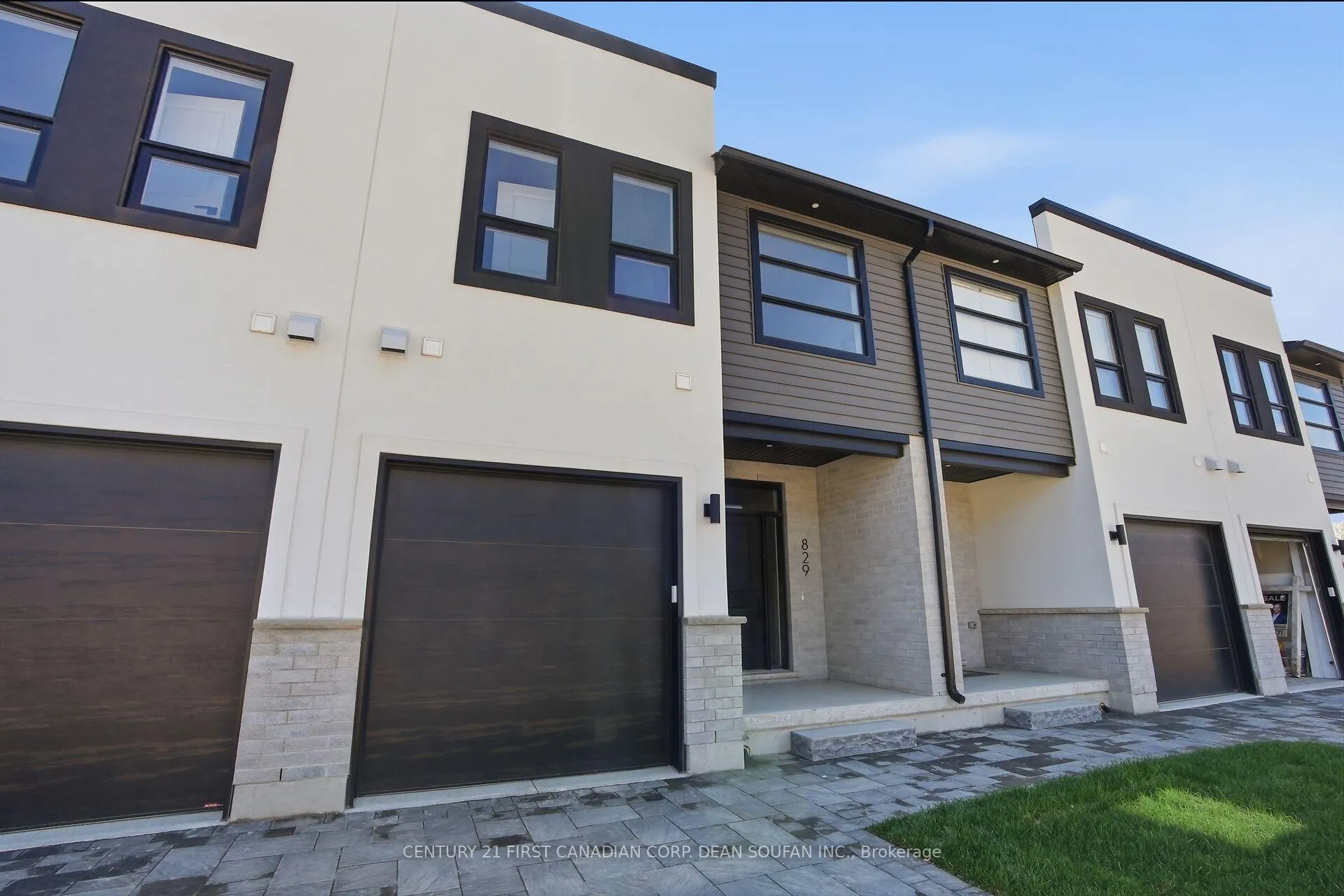 Photo 4 of 857 Catalpa Square, London, North E — HOMEH